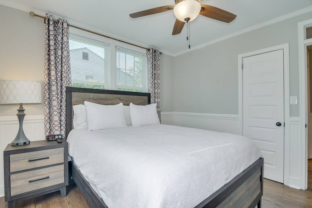 Guest Room #2 (Queen)