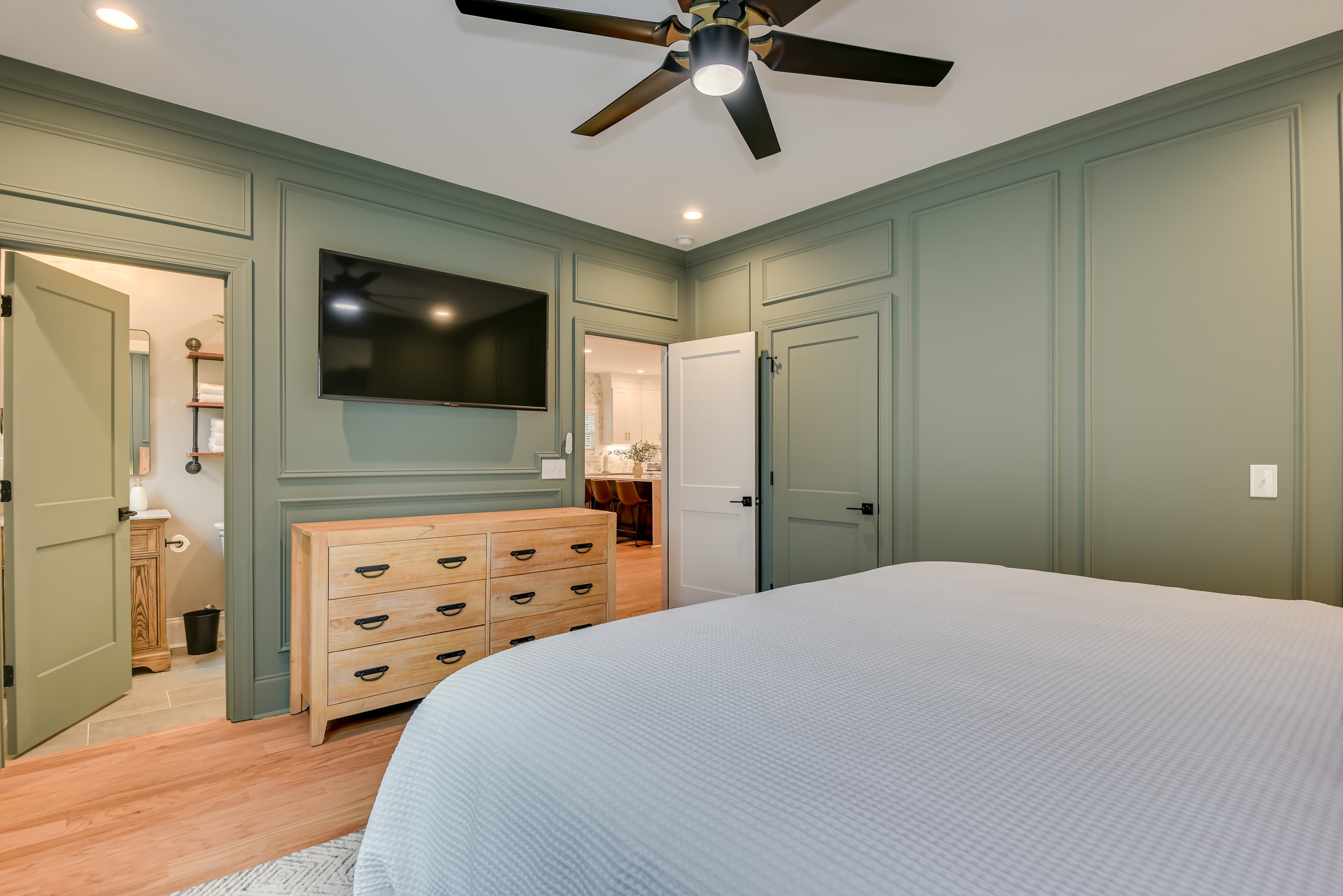King Bedroom #1