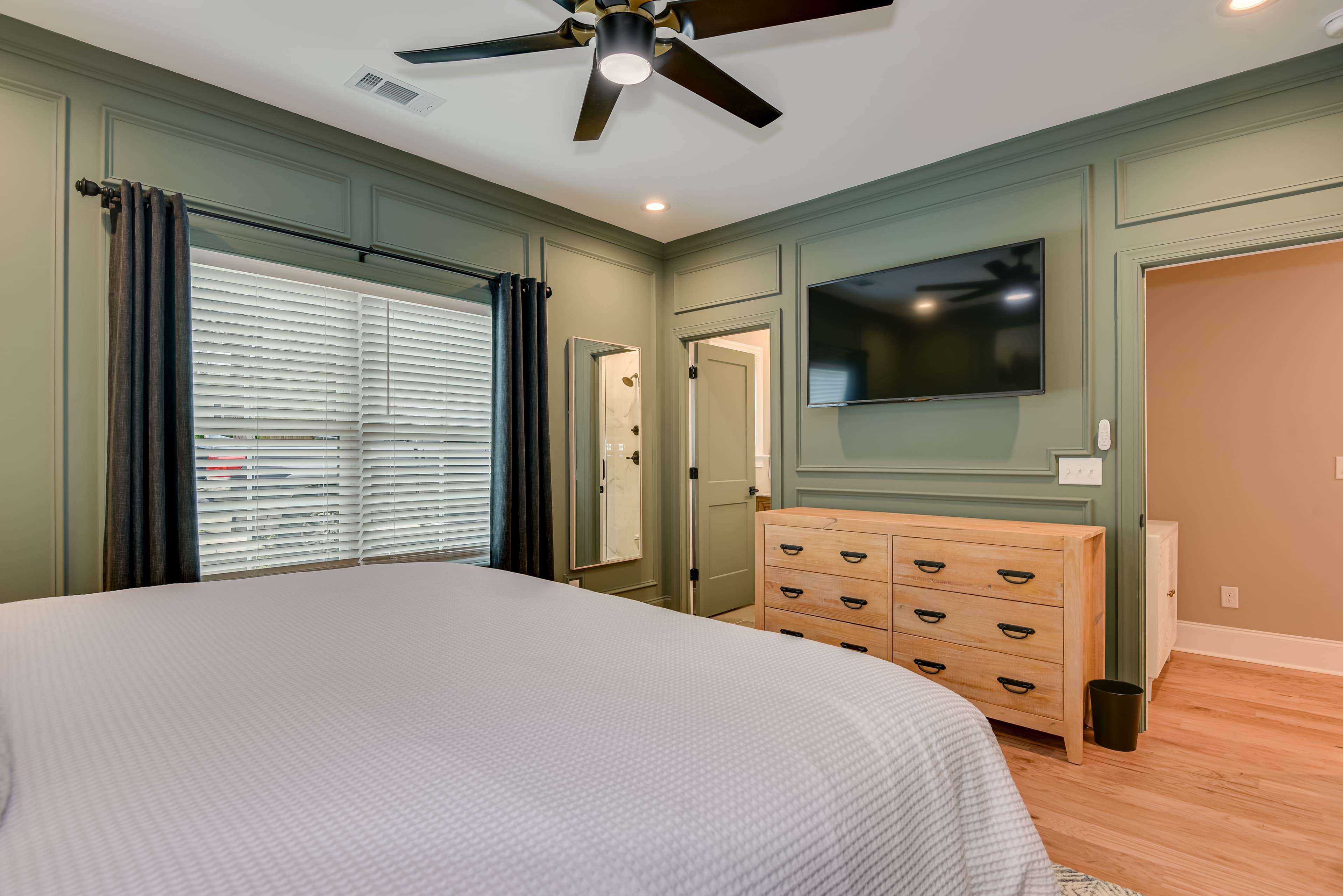 King Bedroom #1