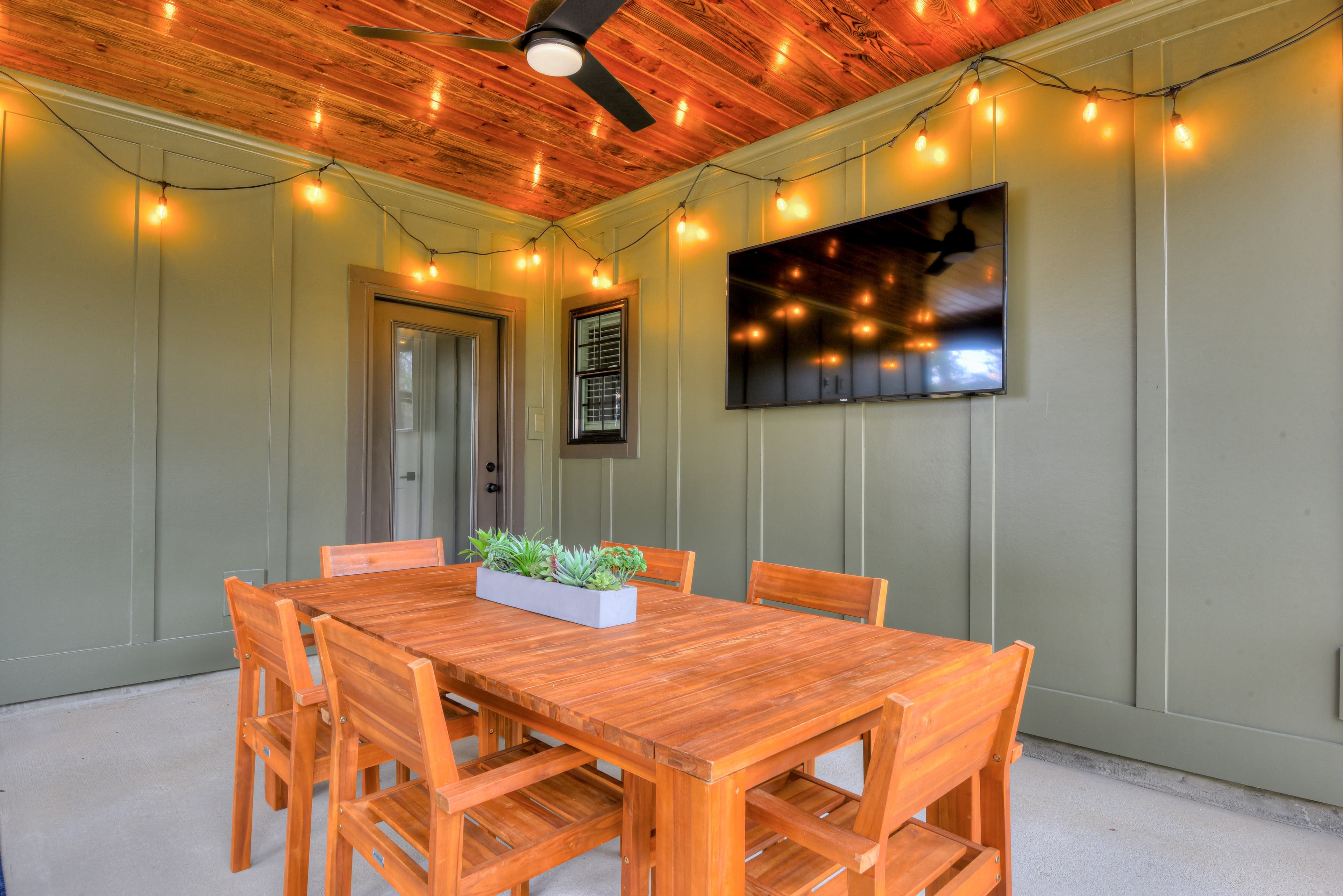 Screened-In Back Porch