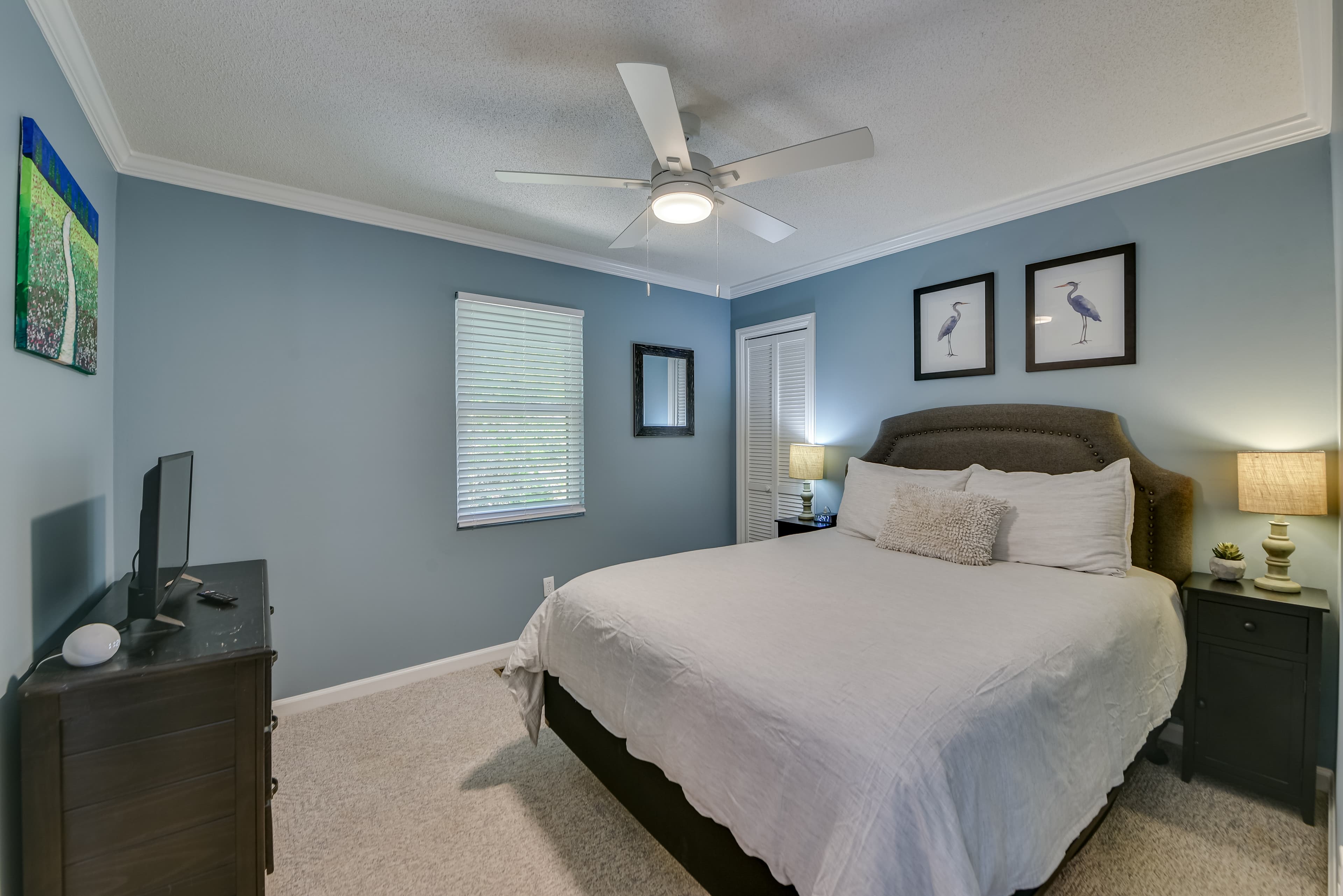 Guest Room (Queen)