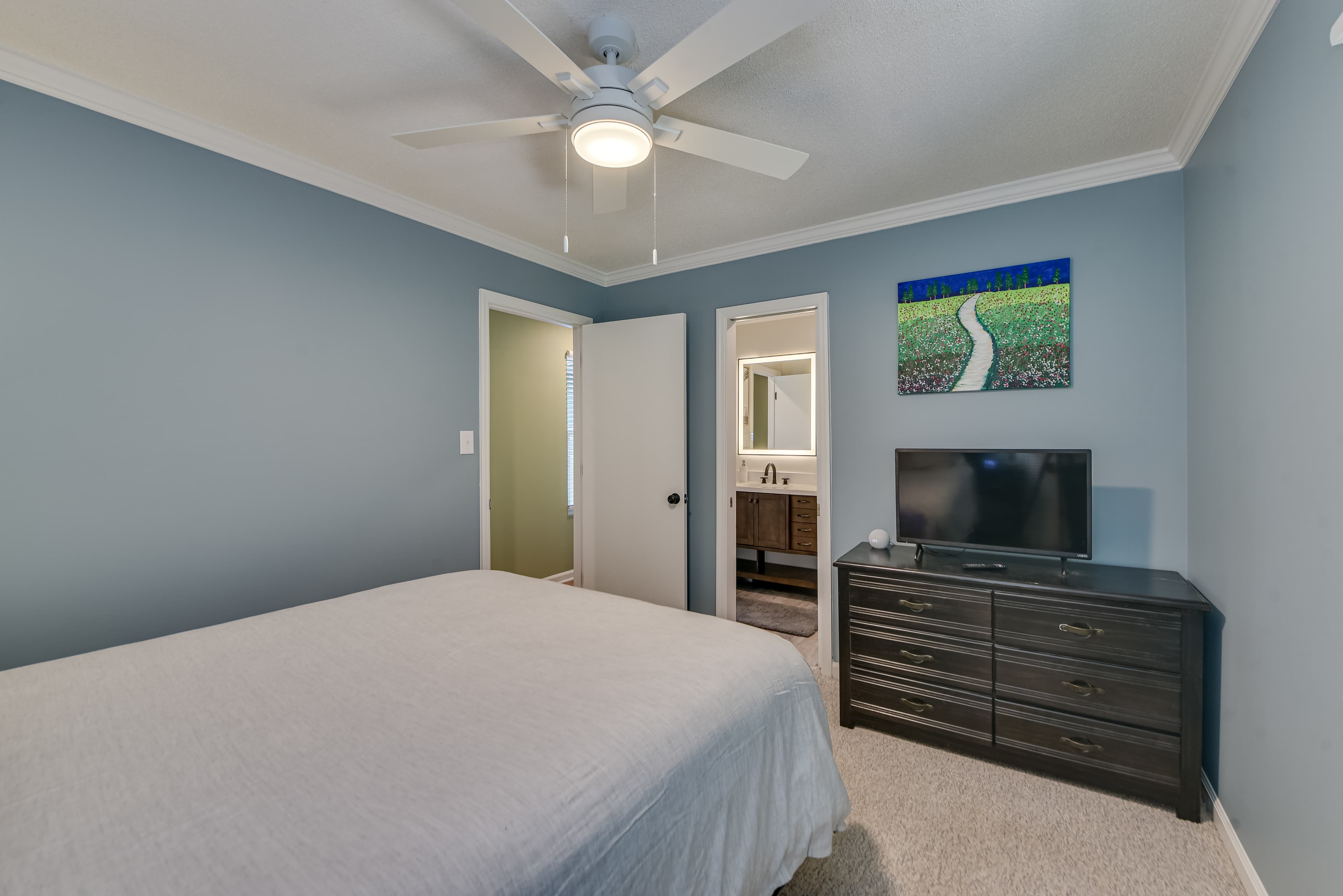 Guest Room (Queen)
