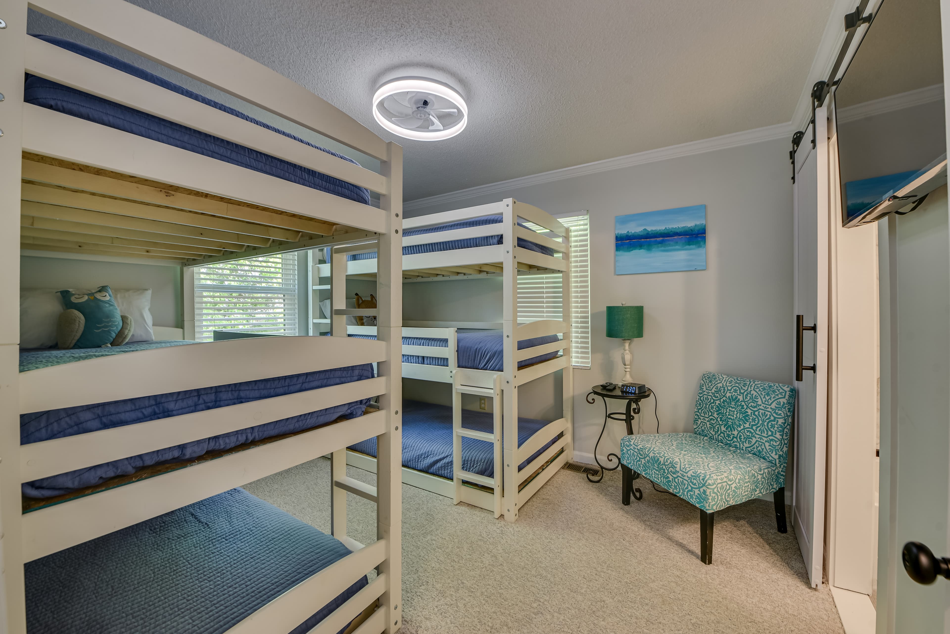 Bunk Room with 2 Triple Bunks (Sleeps 6)