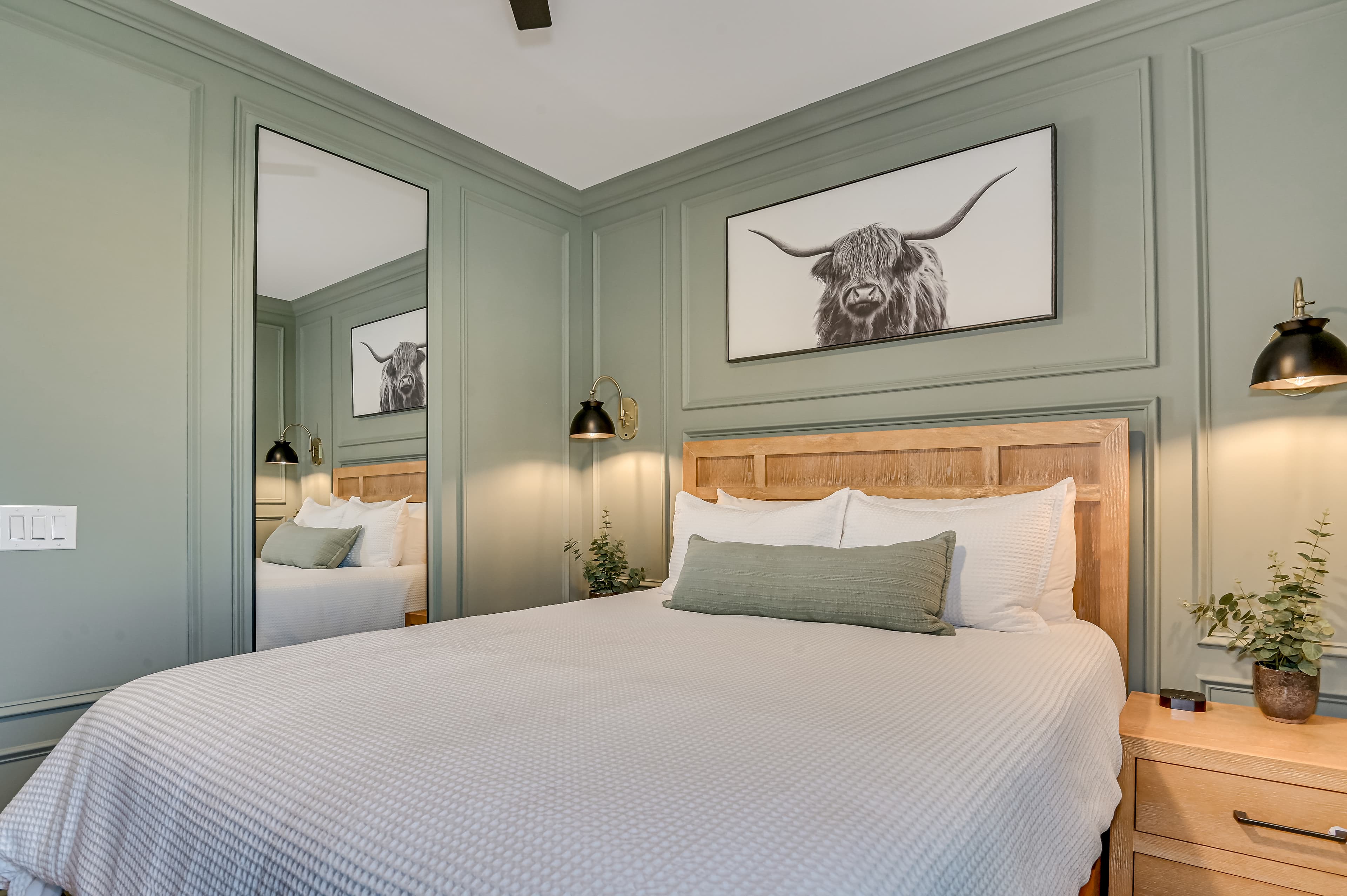 Guest Room (Queen)