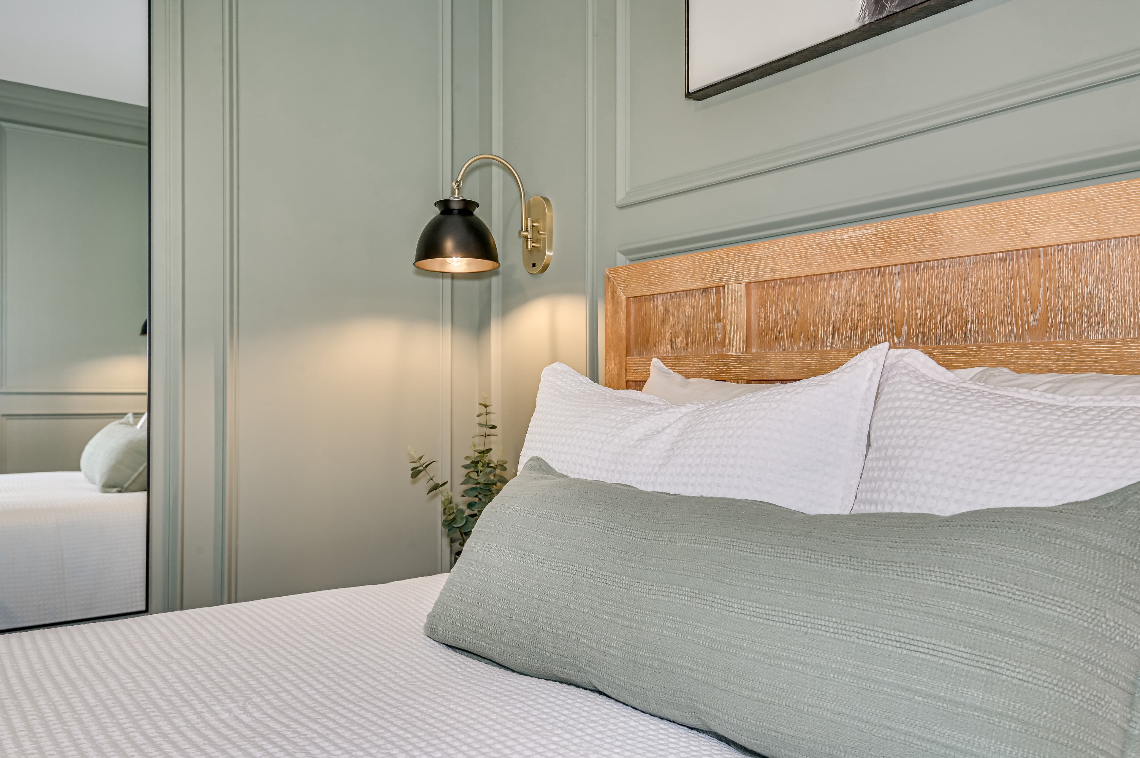 Guest Room (Queen)