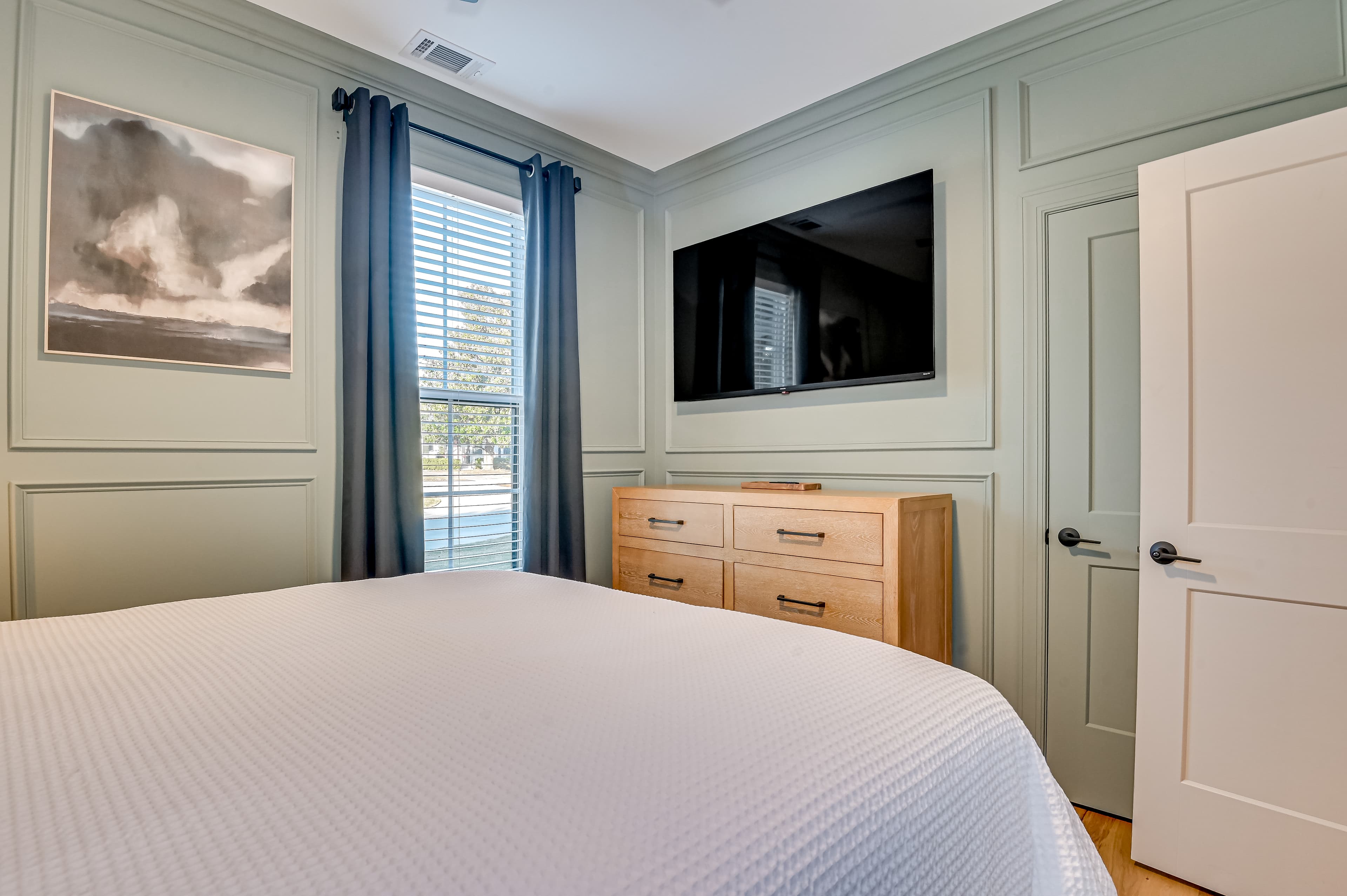 Guest Room (Queen)