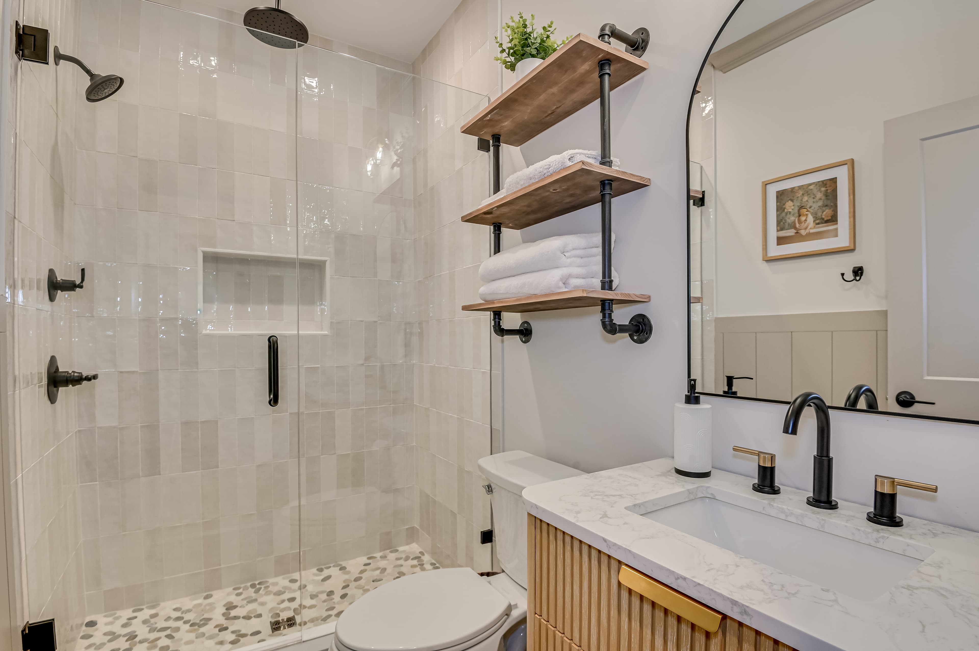 Hall/Guest Bathroom