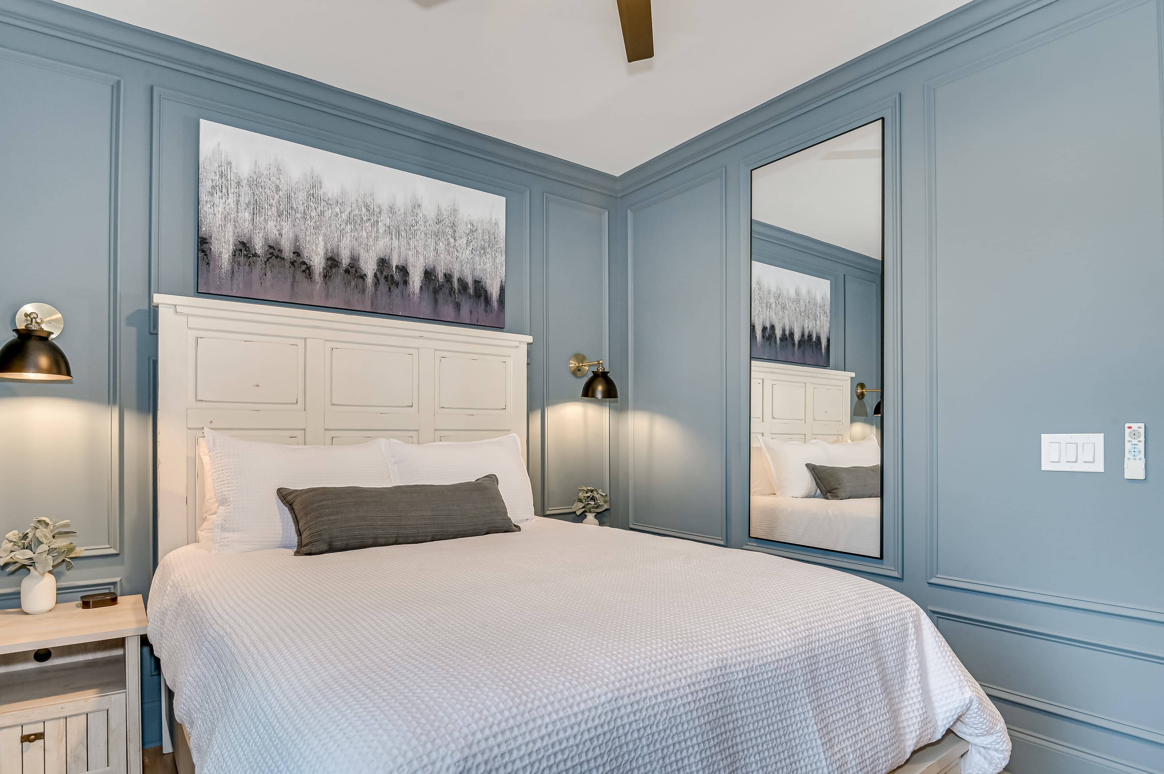 Guest Room (Queen)