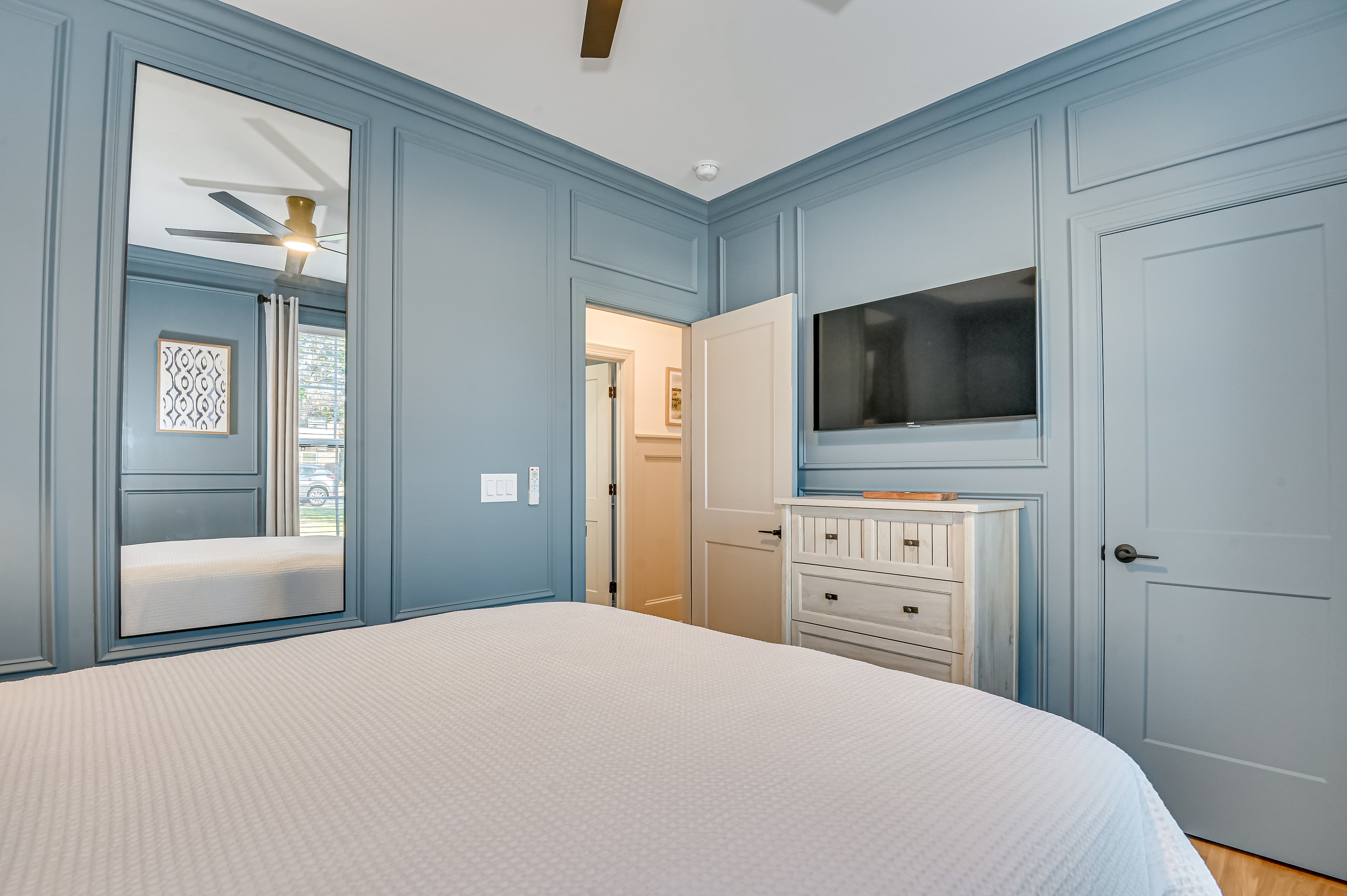 Guest Room (Queen)
