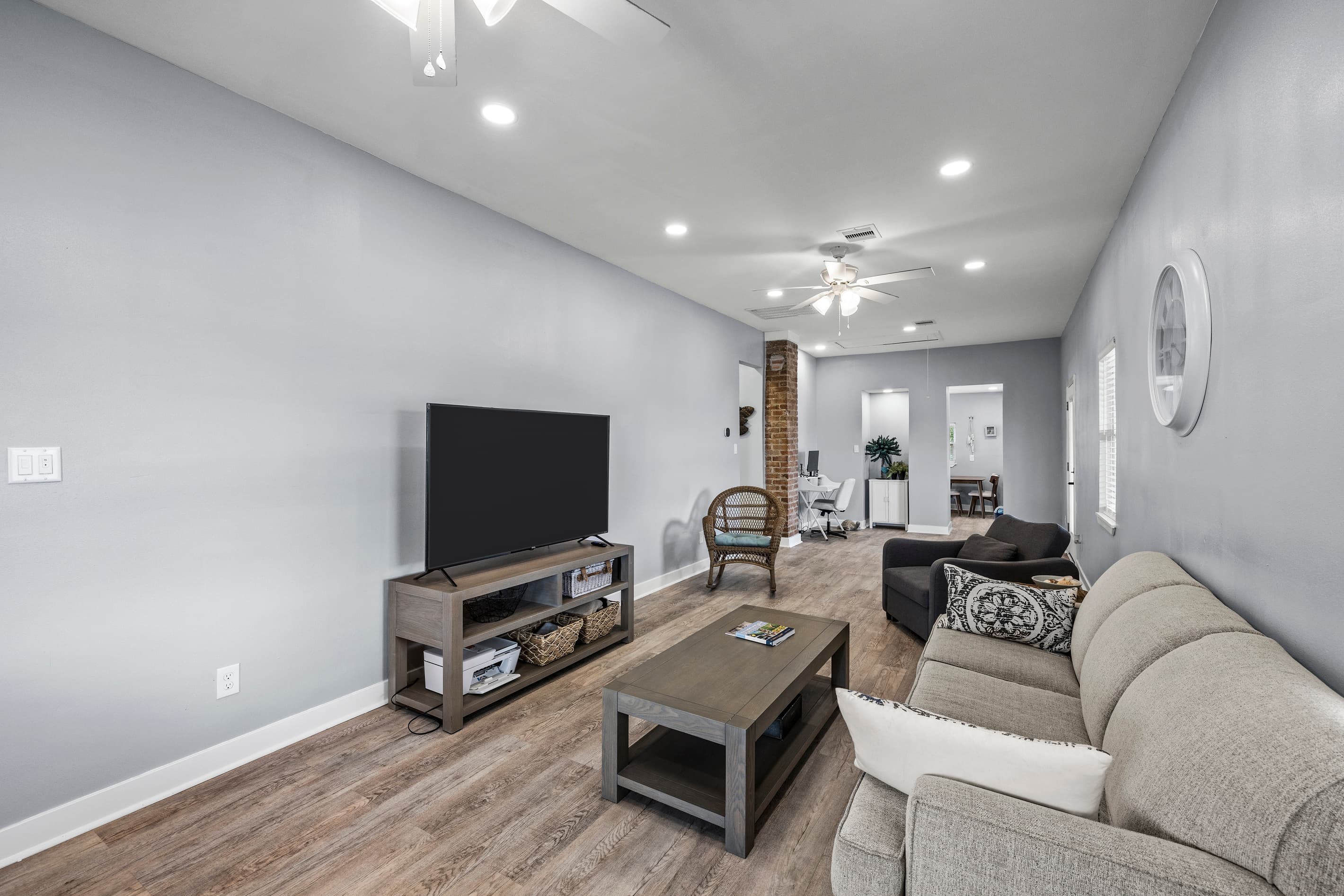 The living area at The Lookout at R½ flows into the kitchen — smart TV, comfortable seating for all 5 guests, and an easy open-plan layout between living and dining.