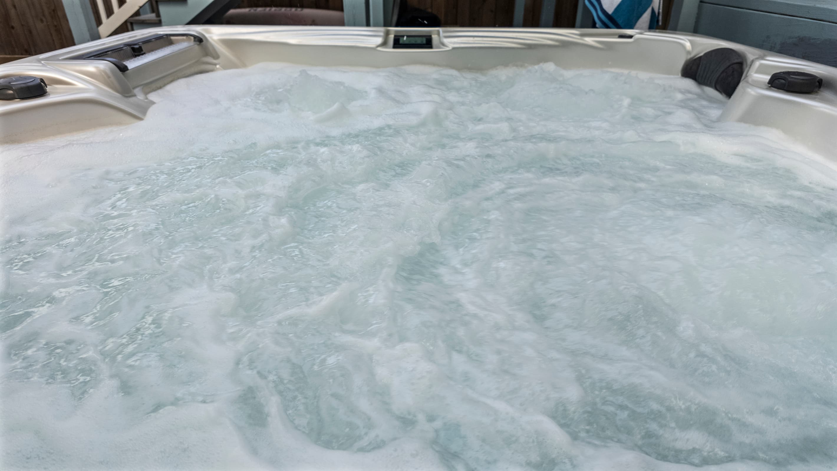 Jets running at The Lookout at R½ — the private hot tub is ready and waiting every evening. Soak away the day on the Galveston Seawall.