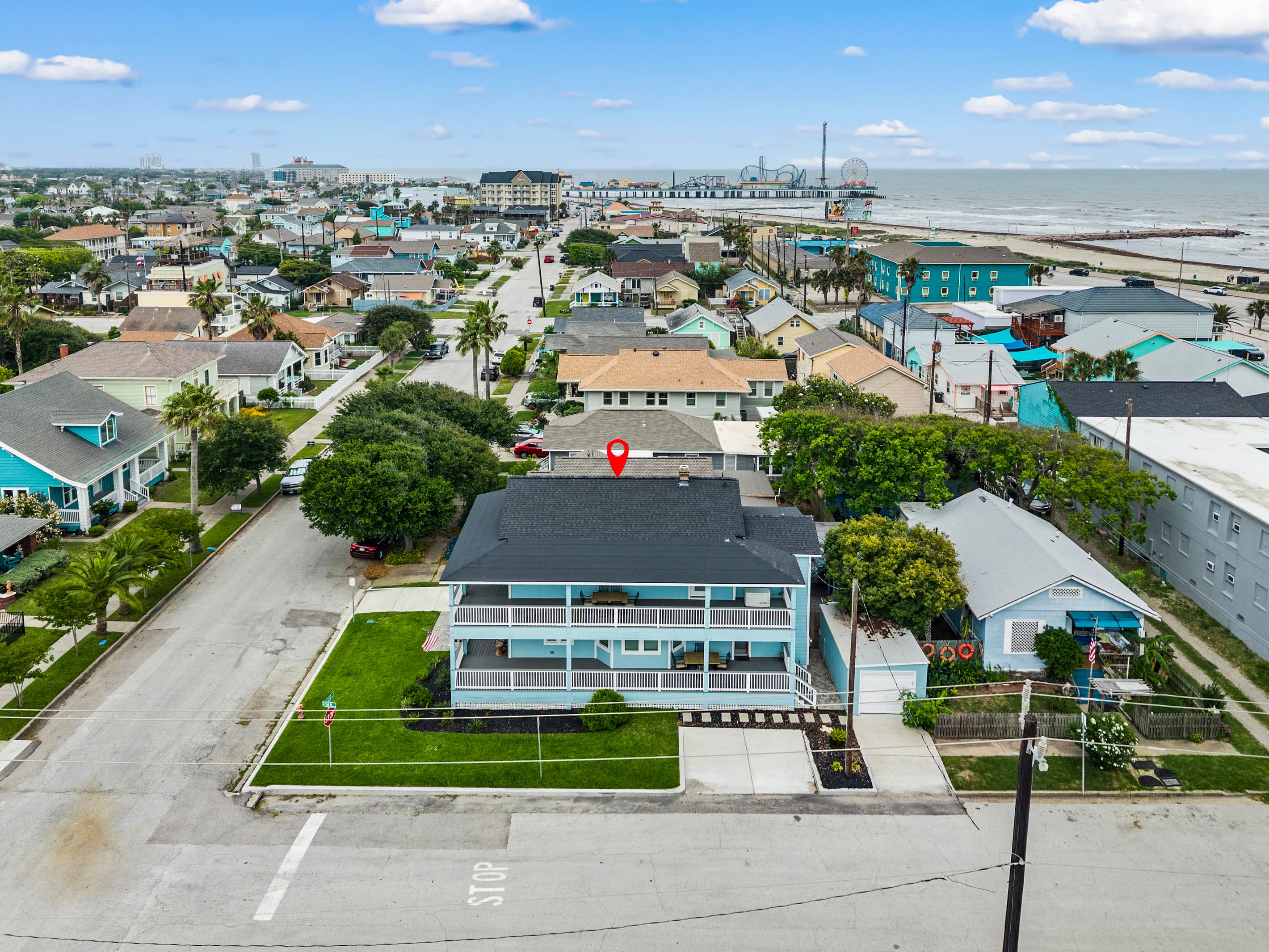 The Lookout at R½ (pinned) in the heart of the Galveston Seawall neighborhood — Pleasure Pier visible in the distance, beach steps away, everything within walking distance.