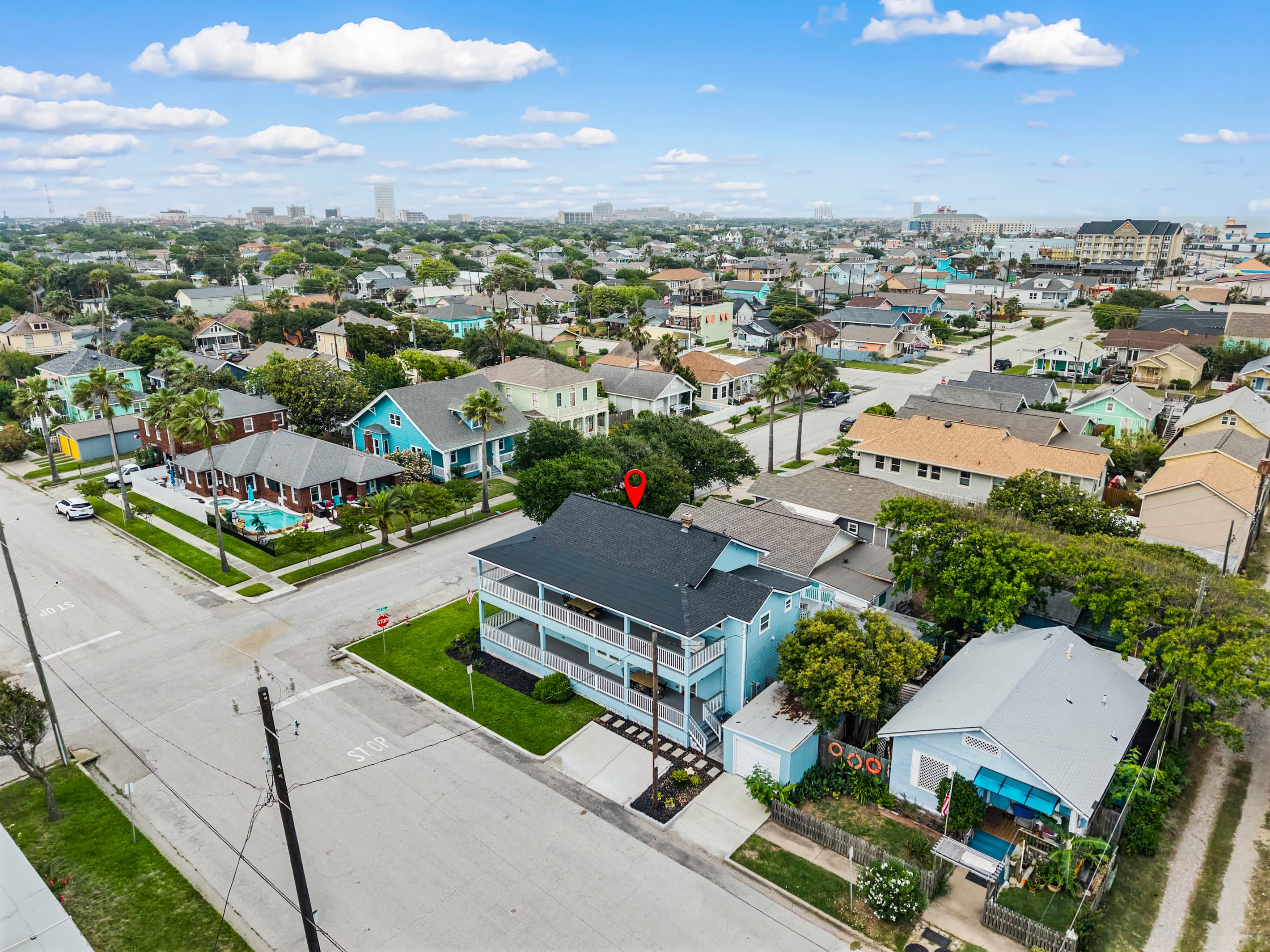 The Lookout at R½ (pinned) in the heart of the Galveston Seawall neighborhood — surrounded by the vibrant character of historic Galveston, steps from the island's best beaches.