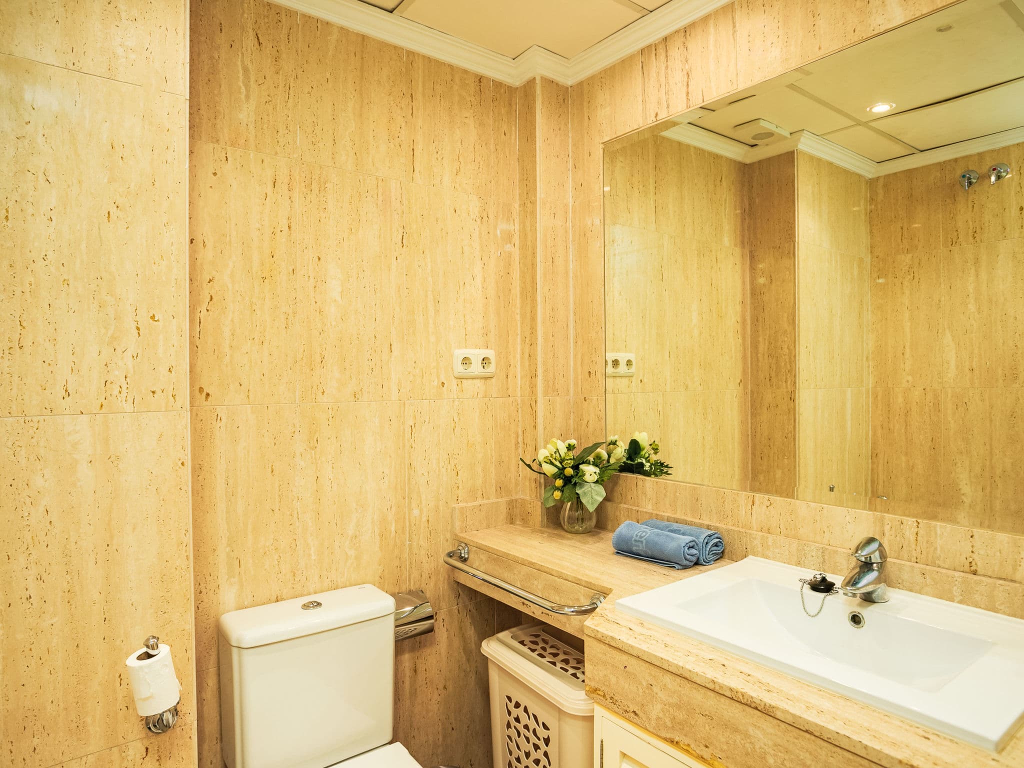 Bathroom / Wellness