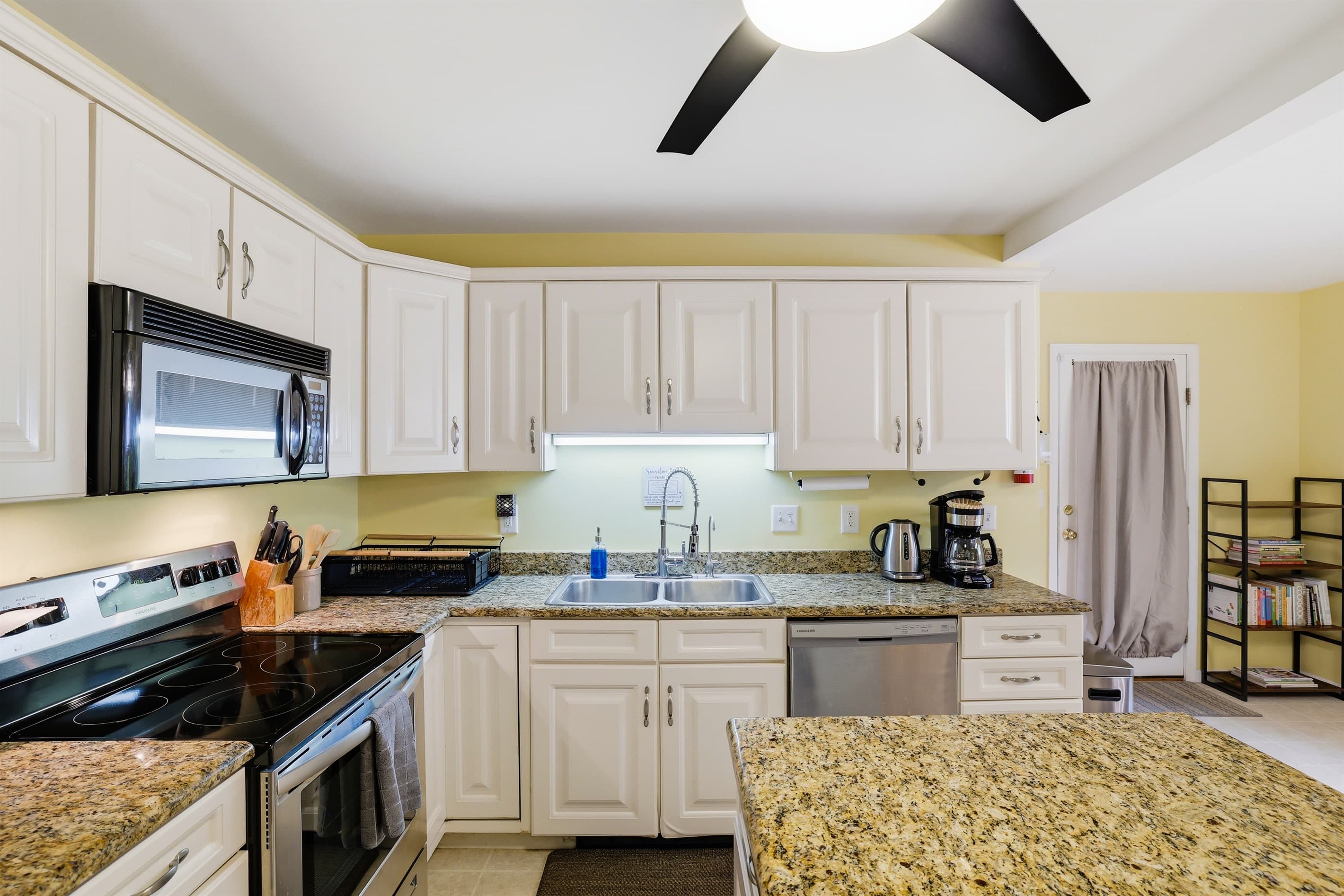 Show off your cooking skills in this well stocked kitchen!