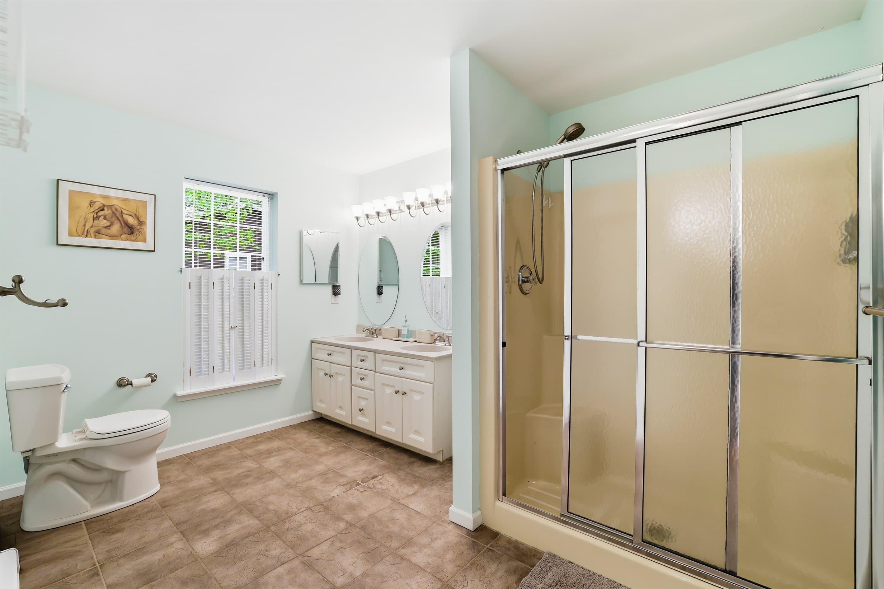 En-suite bathroom