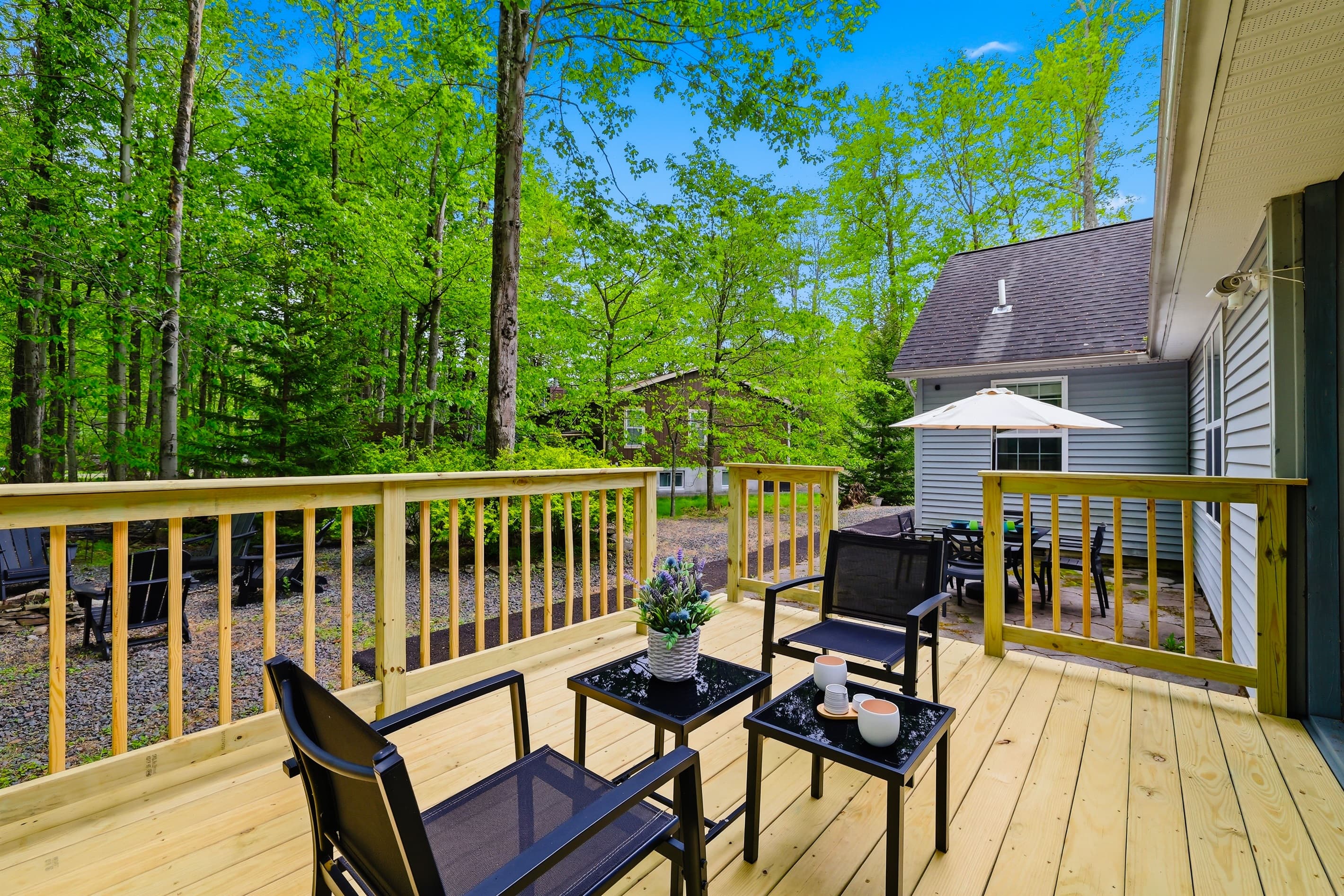 Rear deck with seating.