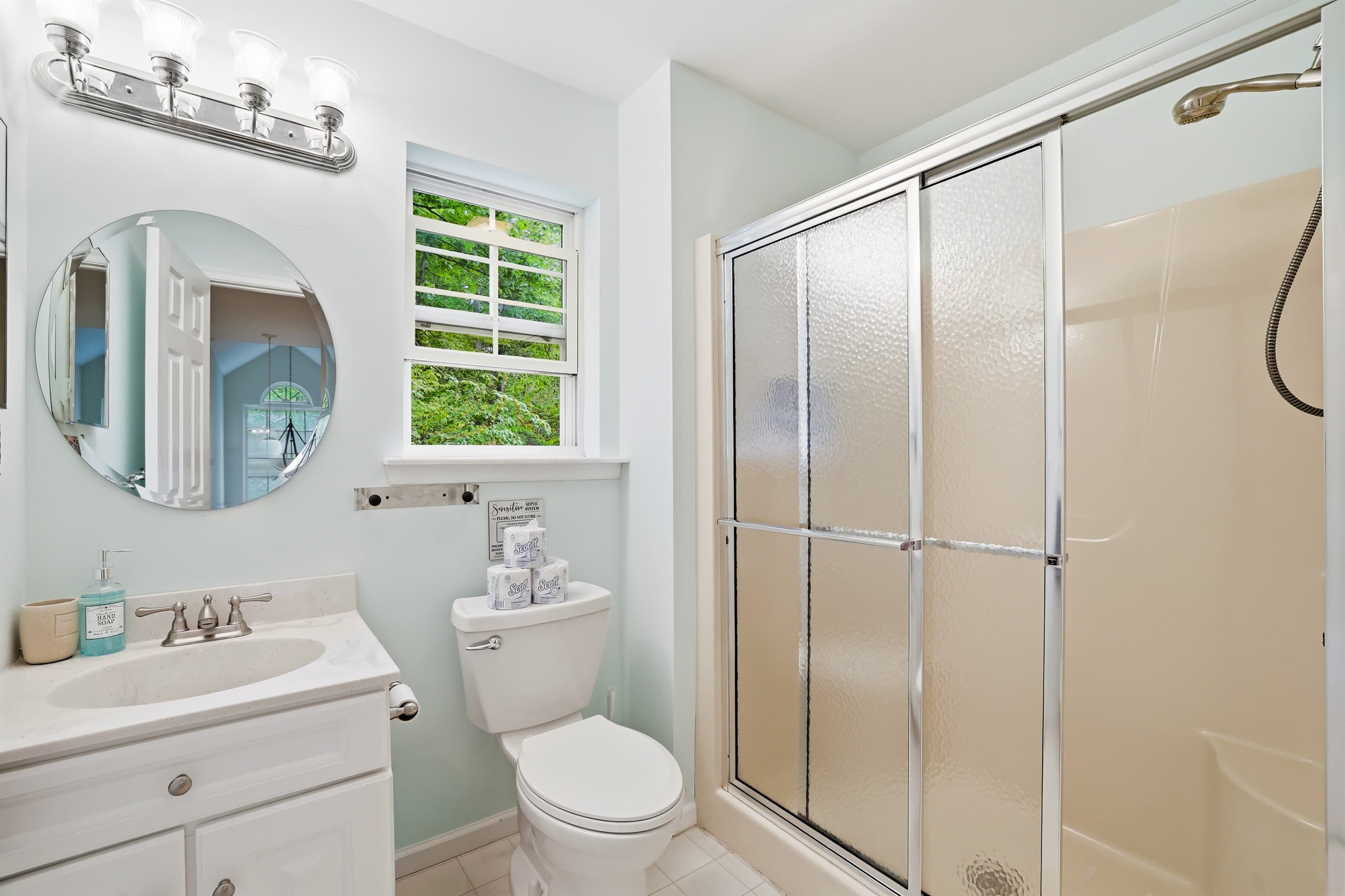 Bathroom 2. on 2nd floor