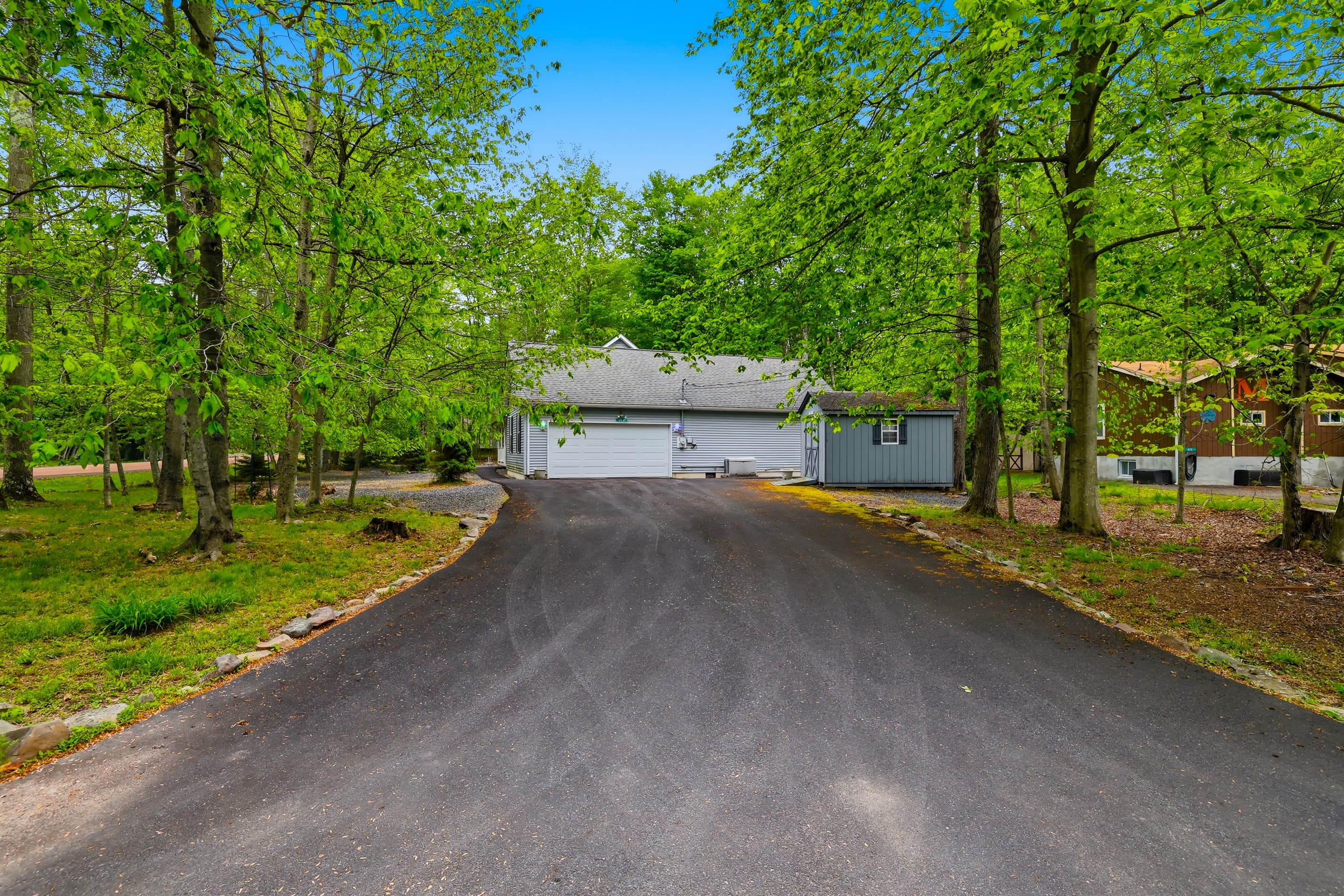 Paved driveway with plenty of parking space.
