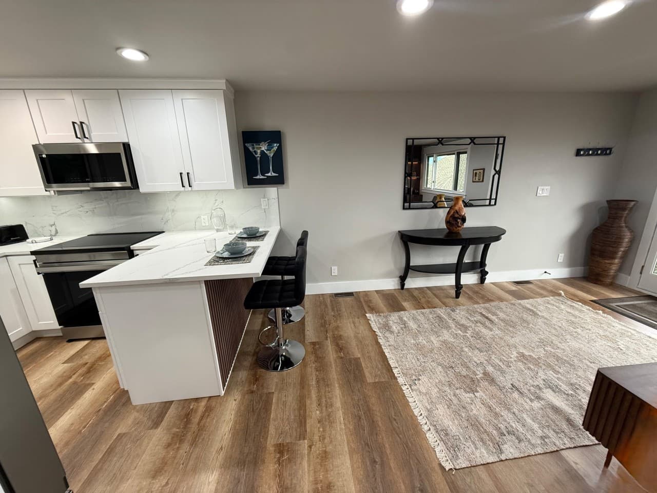 Kitchen entry.jpg