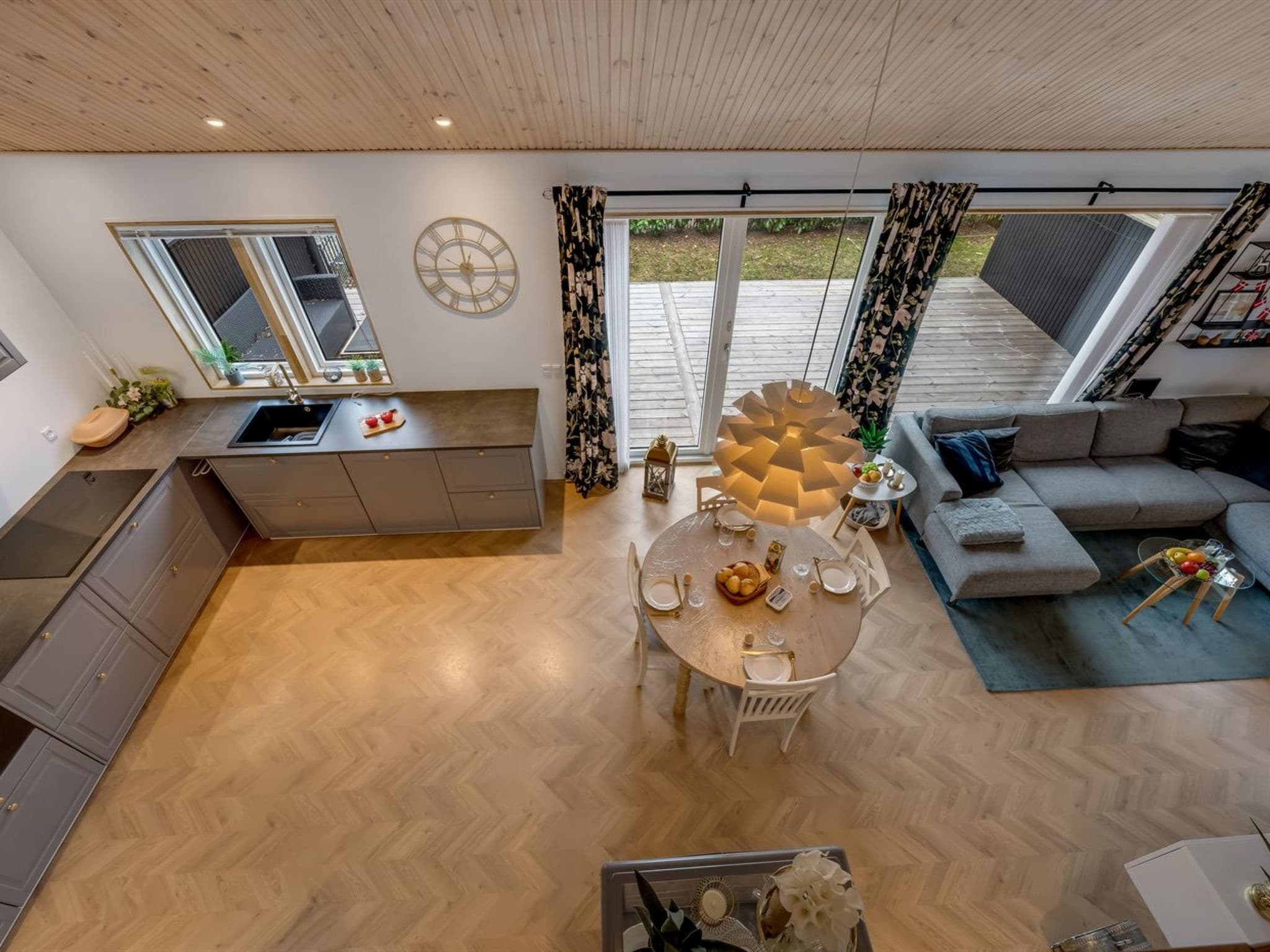Kitchen / Dining Room