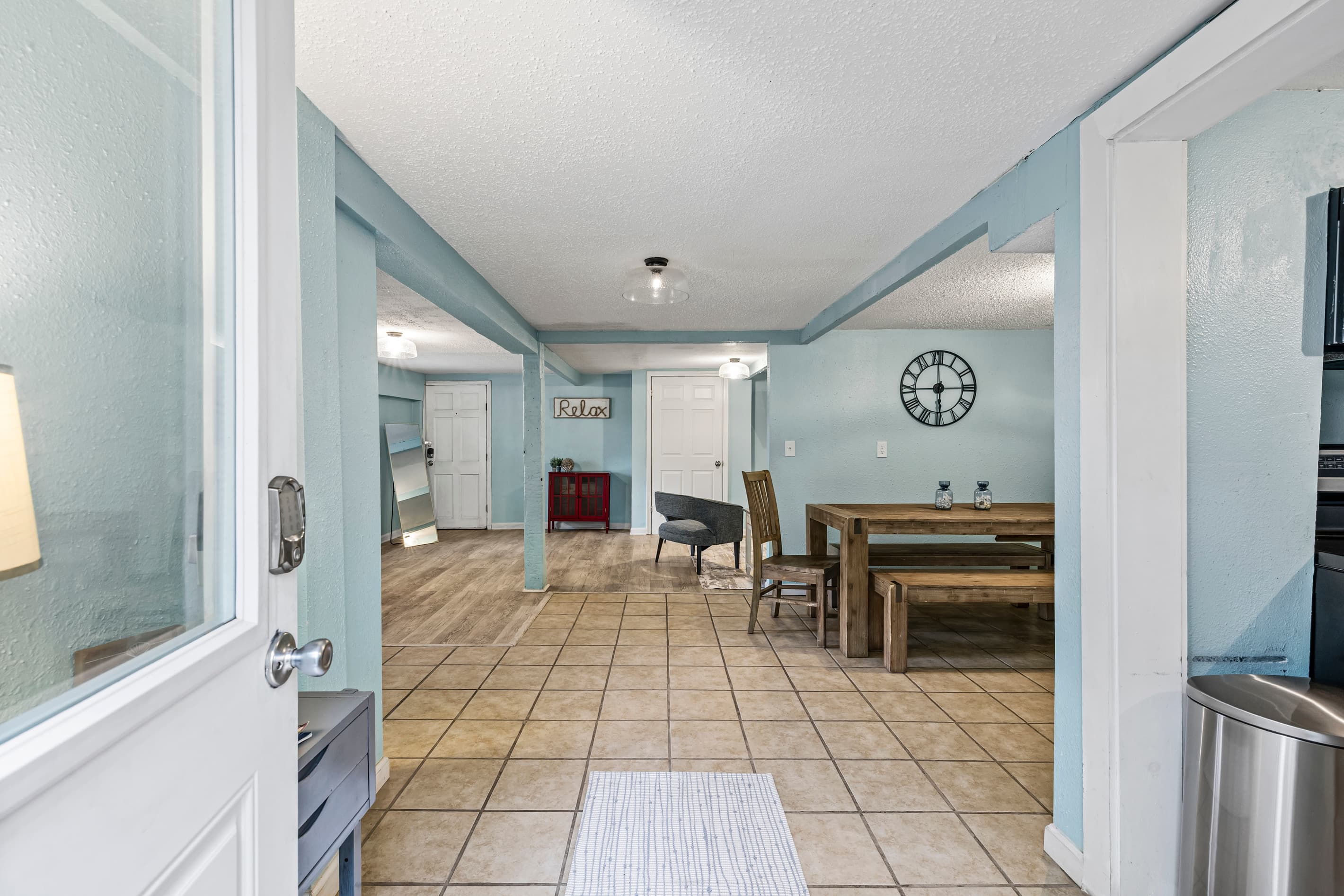 Step into the Historic Anchor at M — an open-plan studio where original 1920s character meets comfortable, fully-equipped island living in Galveston.