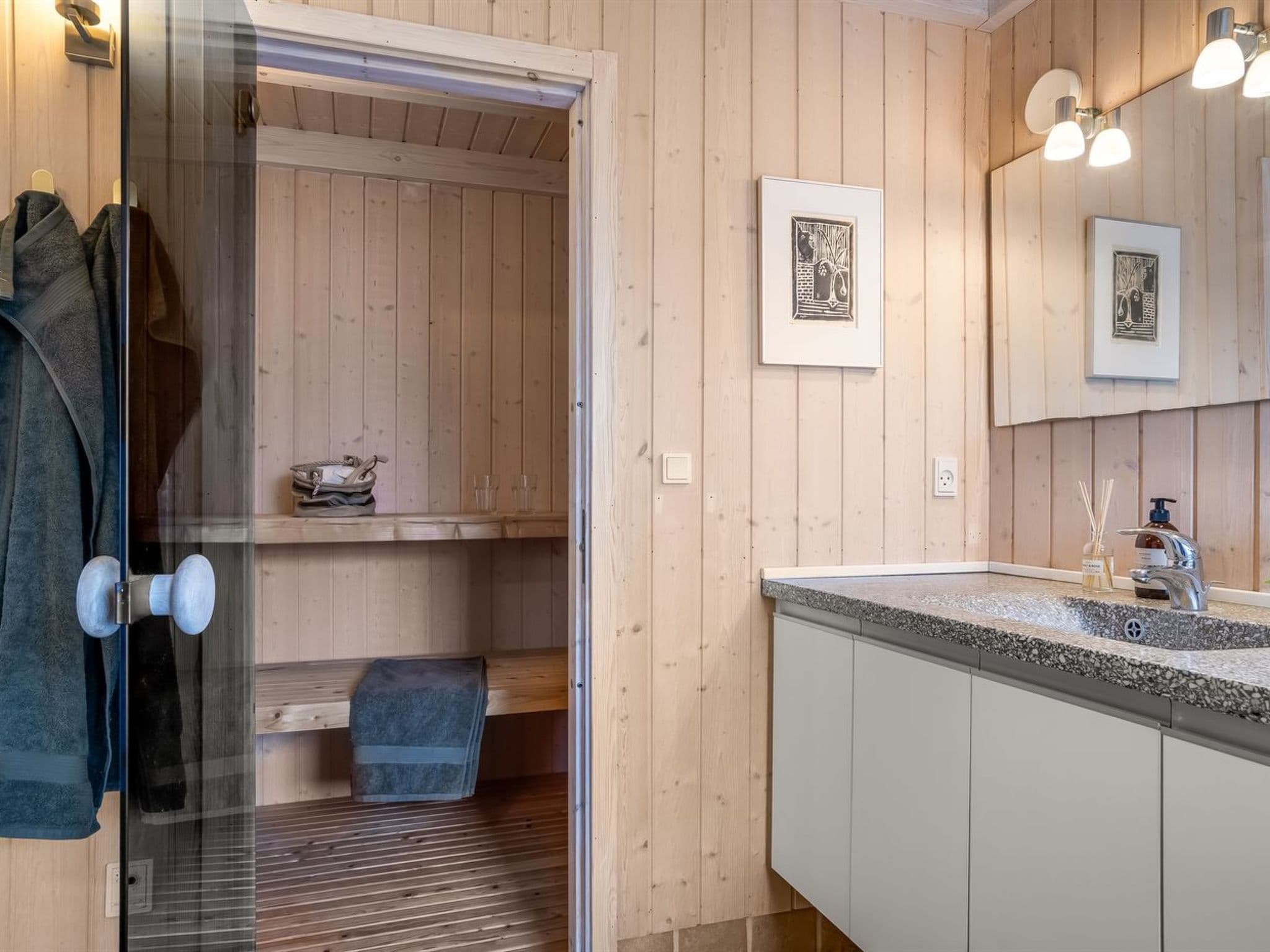 Bathroom / Wellness