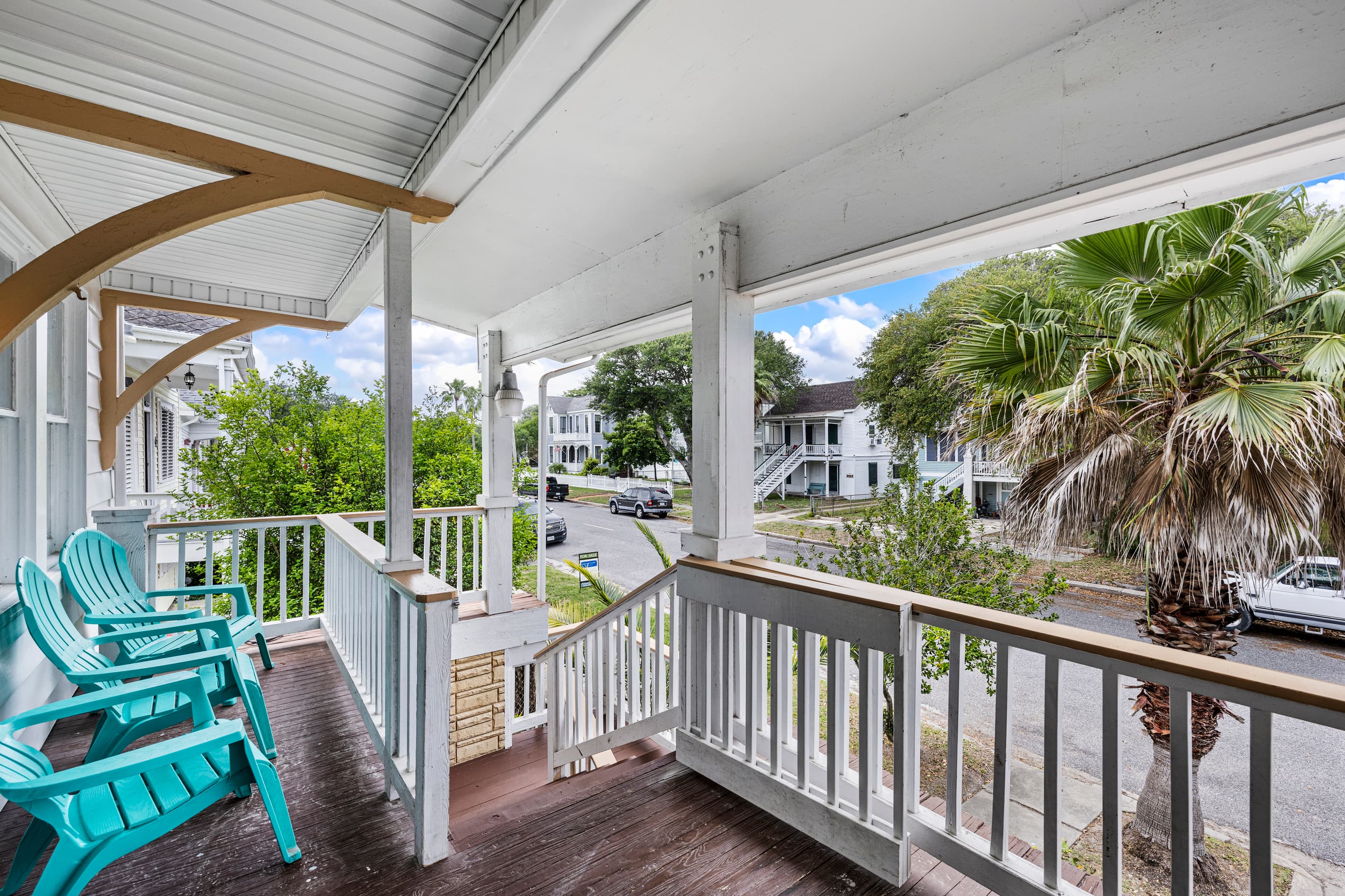 Start your morning with coffee on the covered porch and watch the East End come alive — a quintessential Galveston moment waiting every day of your stay.