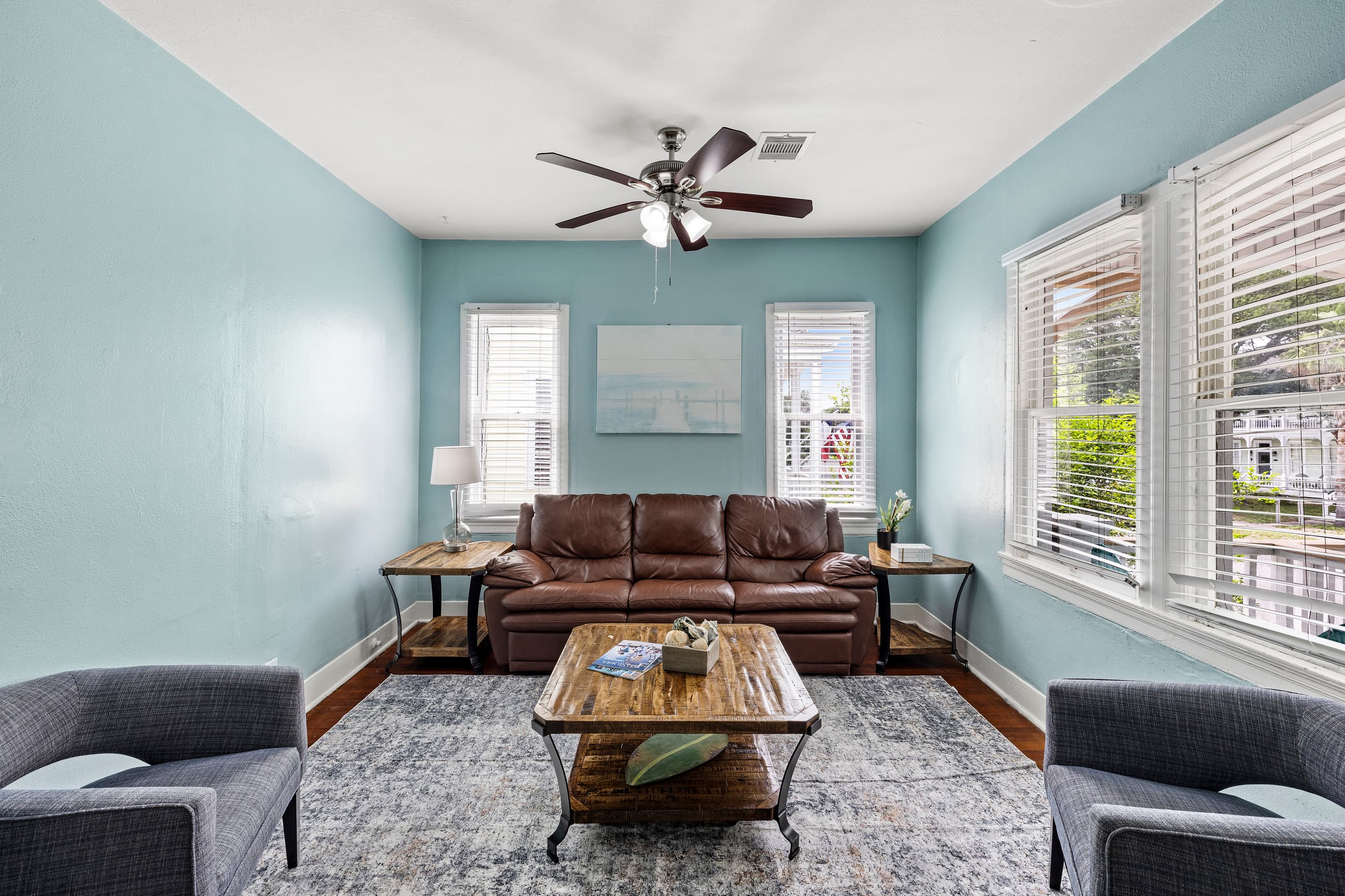 Plush seating, a smart TV, and room for the whole group — the living area at Starboard at M keeps everyone comfortable from arrival to checkout.