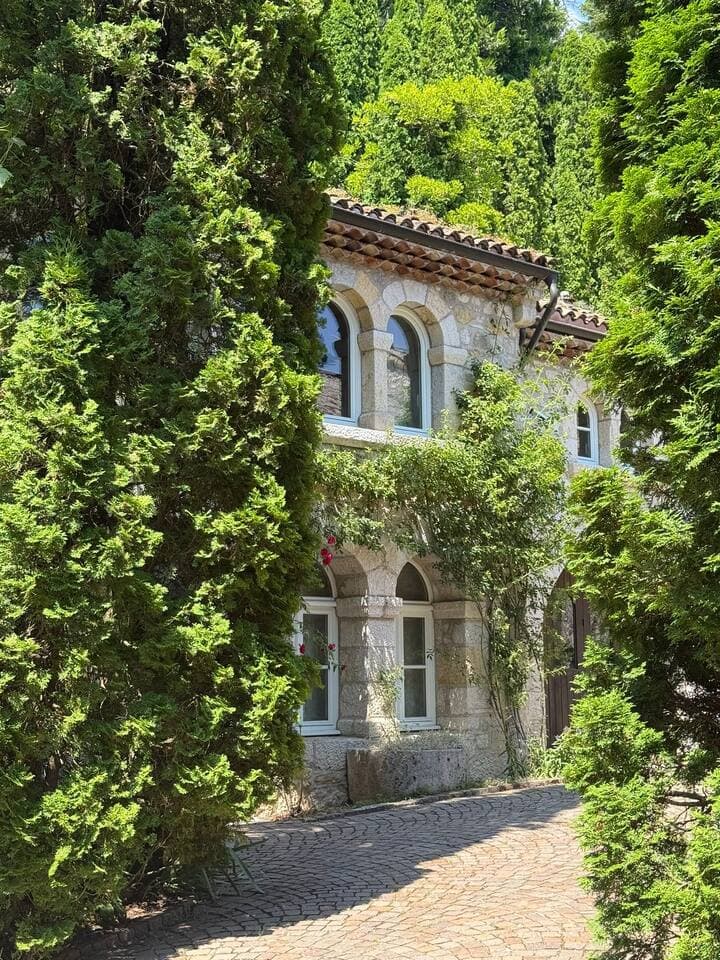 Gallery Image 15