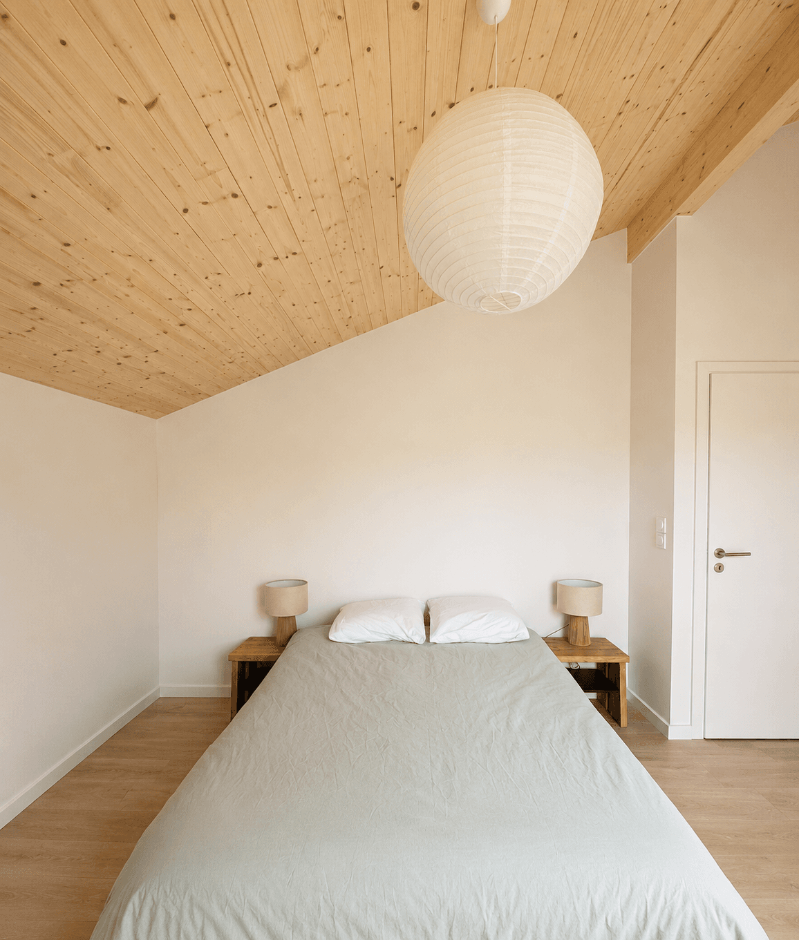 Chambre 4 à l’étage avec 1 lit double 140cm