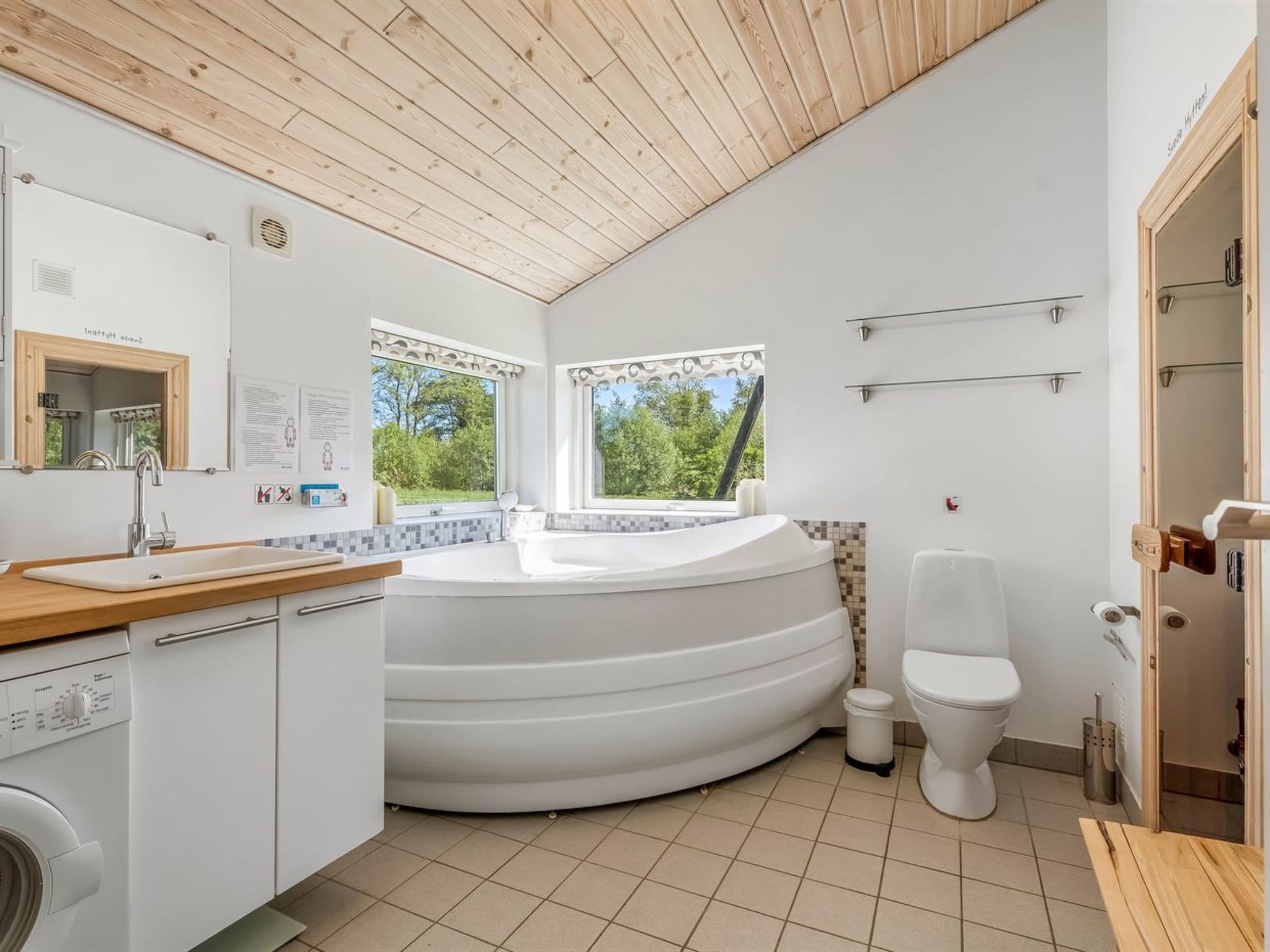 Bathroom / Wellness