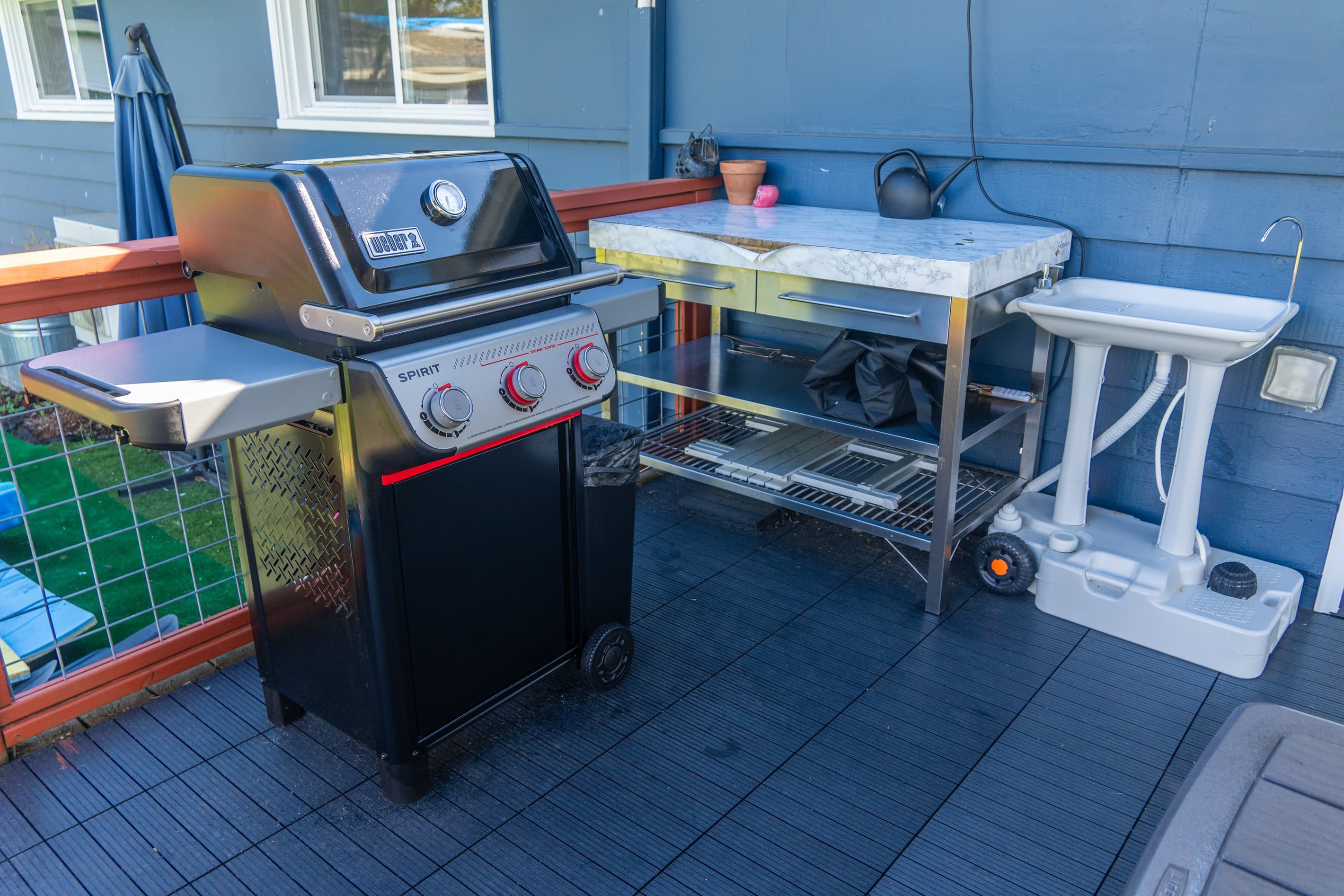 Barbecue Grill on the back deck.