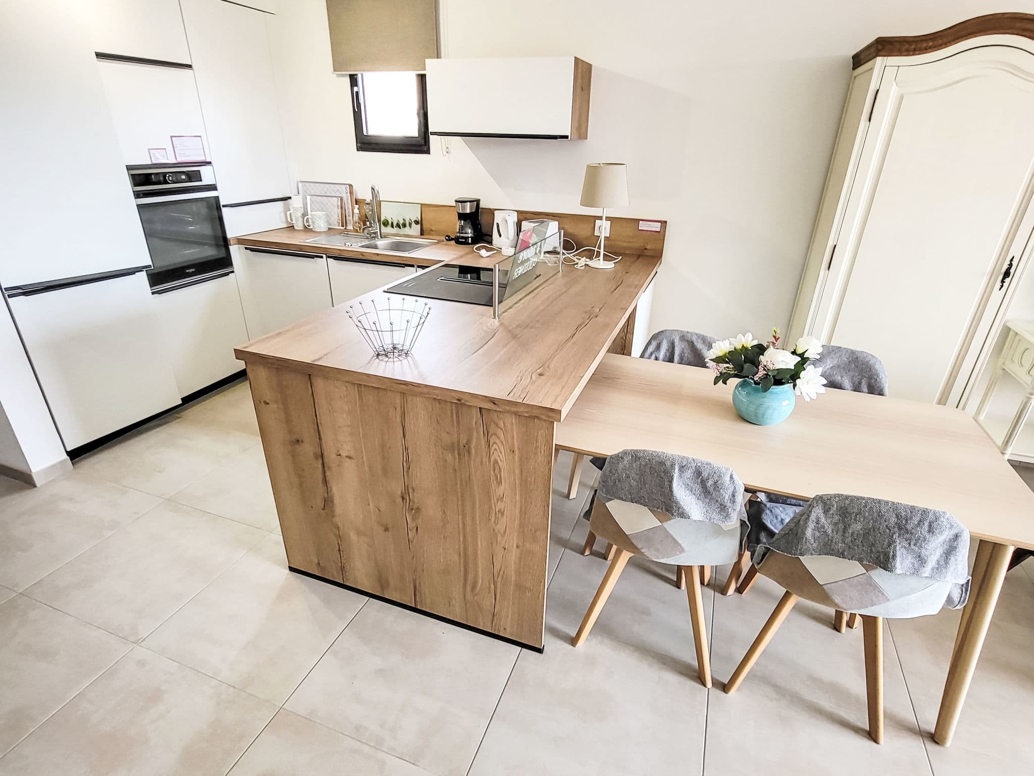 Kitchen / Dining Room