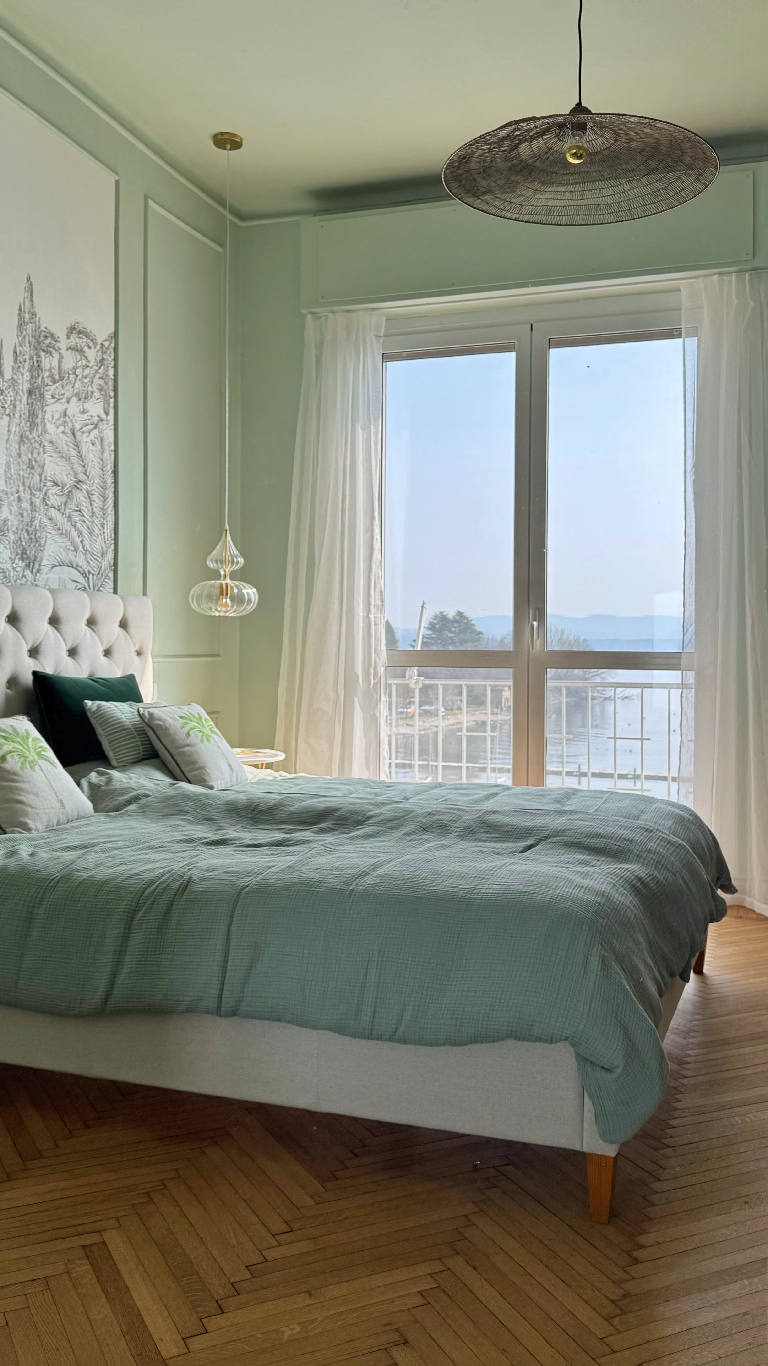 Room 1: Master bedroom, First floor