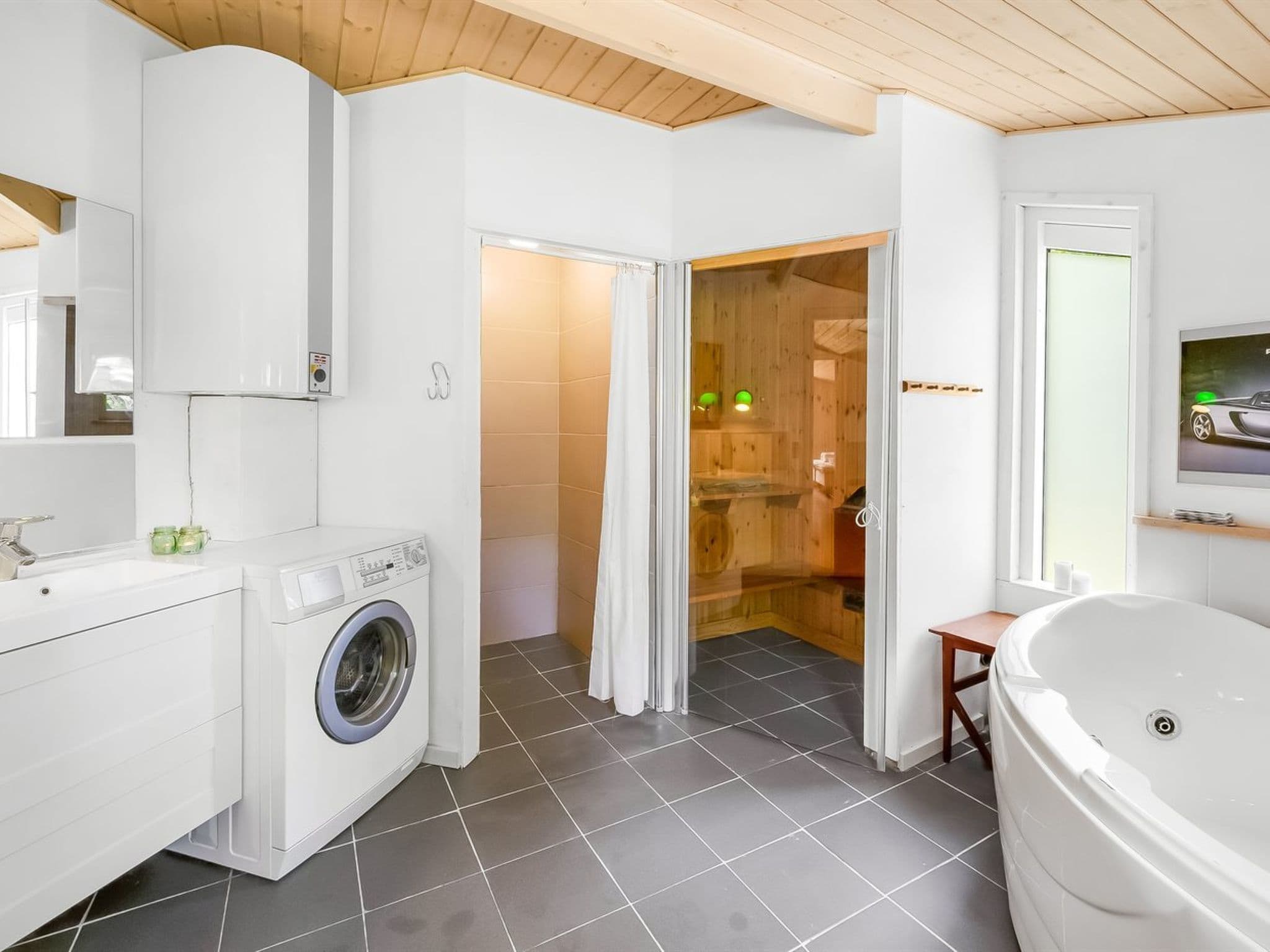 Bathroom / Wellness