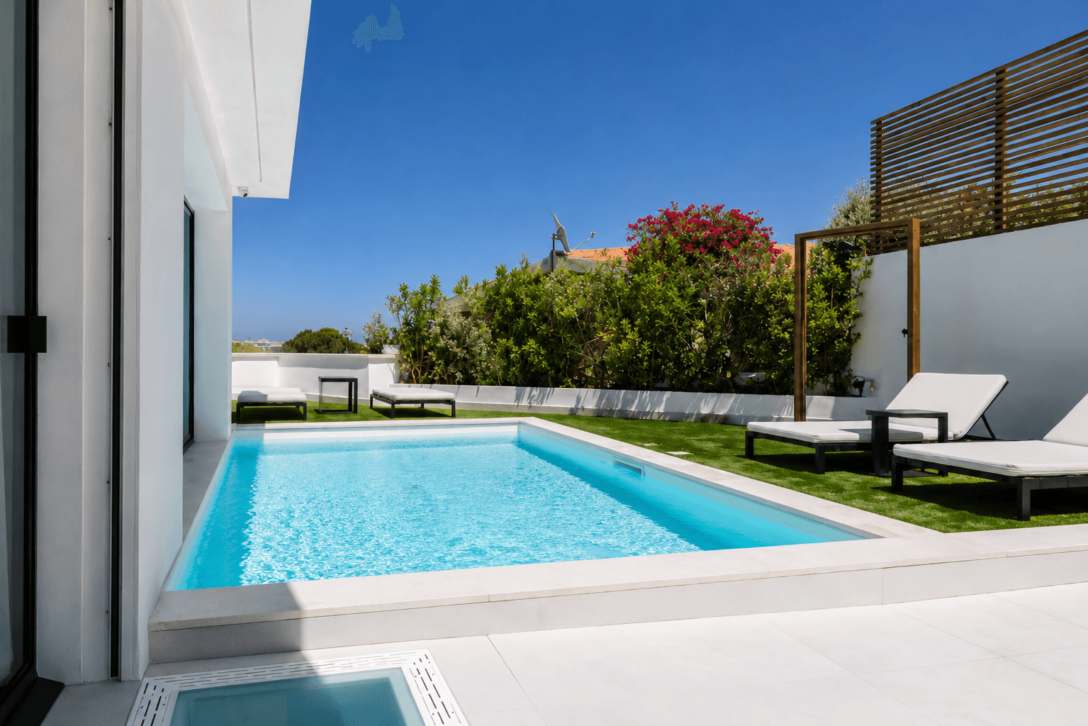 AZULIS Aramis villa RENTAL12 Golfo Aranci private pool garden sun loungers