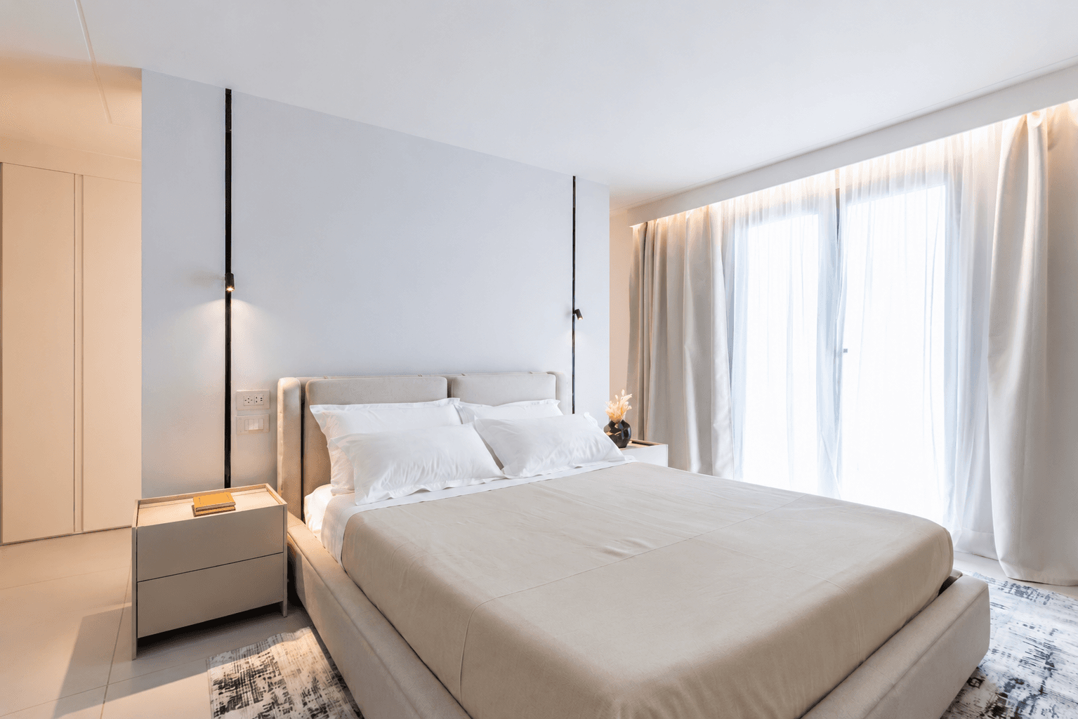 AZULIS Aramis villa RENTAL12 Golfo Aranci bright bedroom closed vitrage
