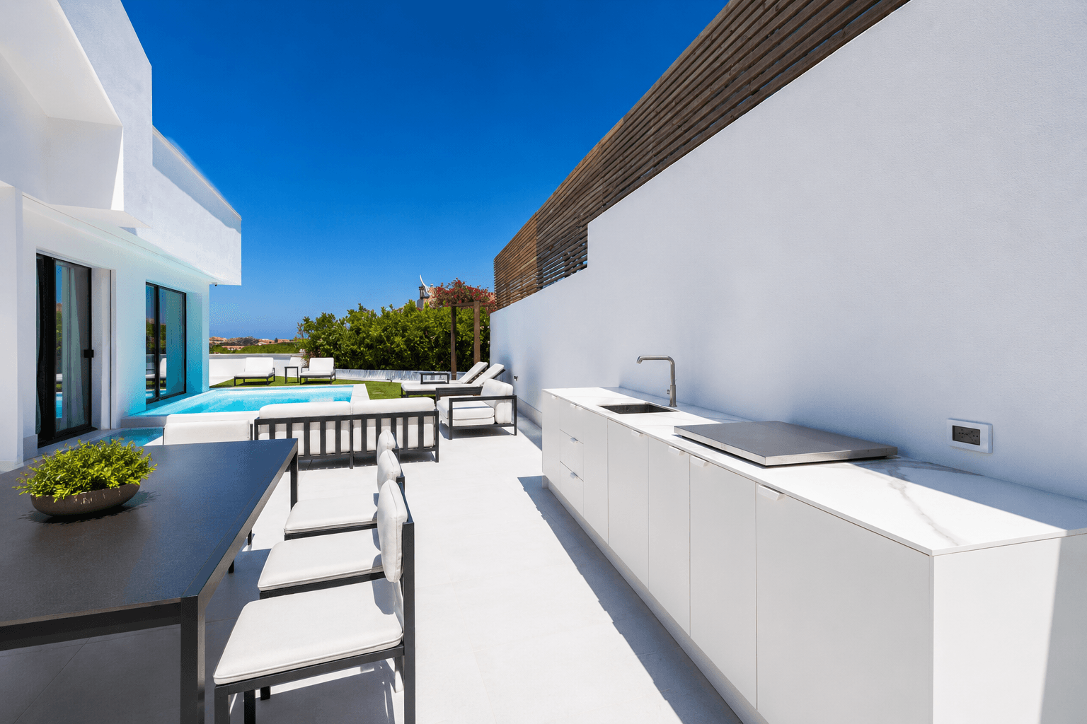 AZULIS Aramis villa RENTAL12 Golfo Aranci outdoor kitchen pool terrace