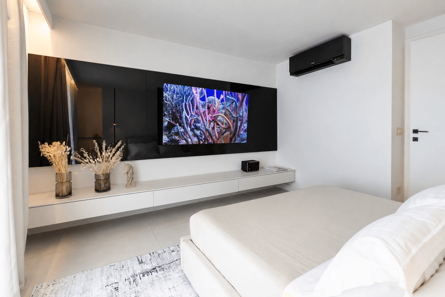AZULIS Aramis villa RENTAL12 Golfo Aranci modern bedroom smart TV console