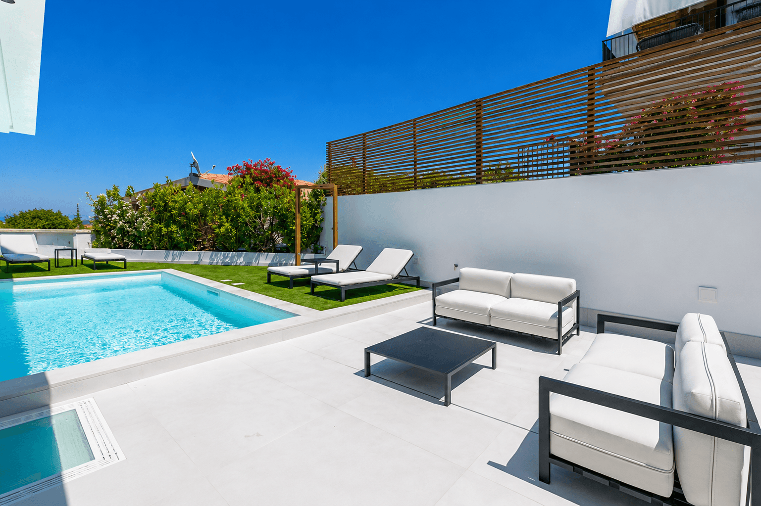 AZULIS Aramis villa RENTAL12 Golfo Aranci private pool patio outdoor lounge