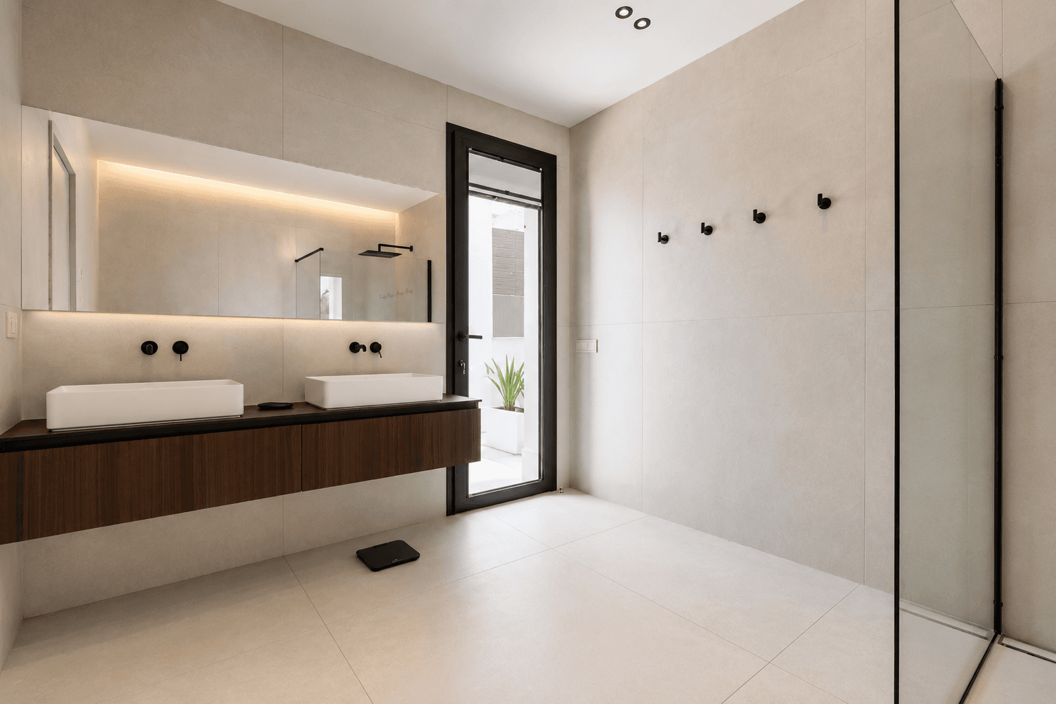 AZULIS Aramis villa RENTAL12 Golfo Aranci modern double vanity bathroom walk in shower