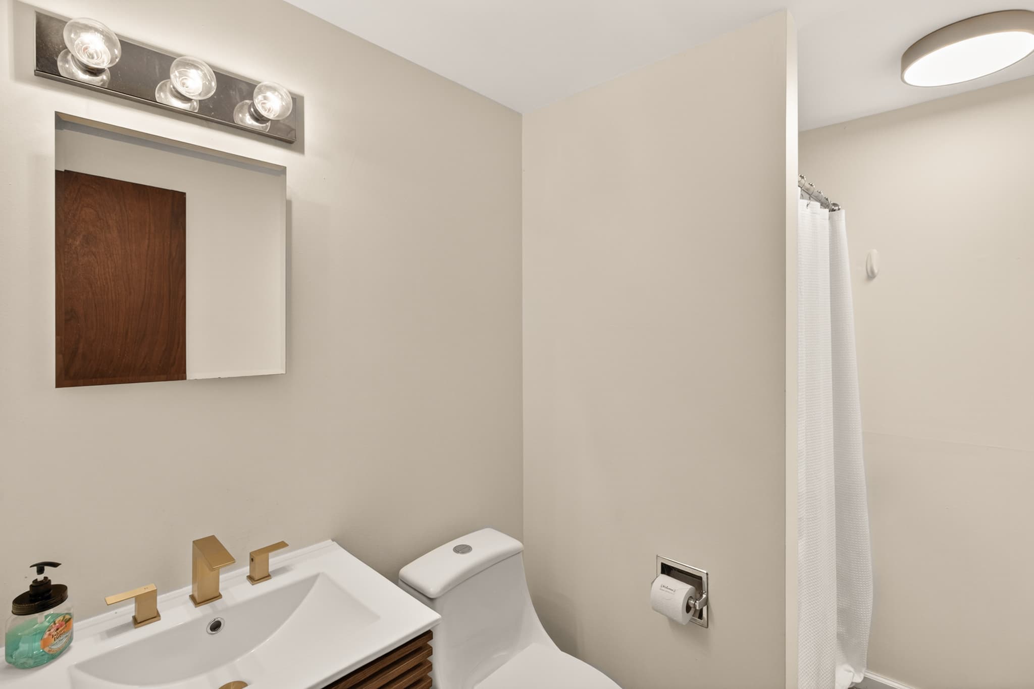 Bathroom 2 with walk-in shower (2nd floor)