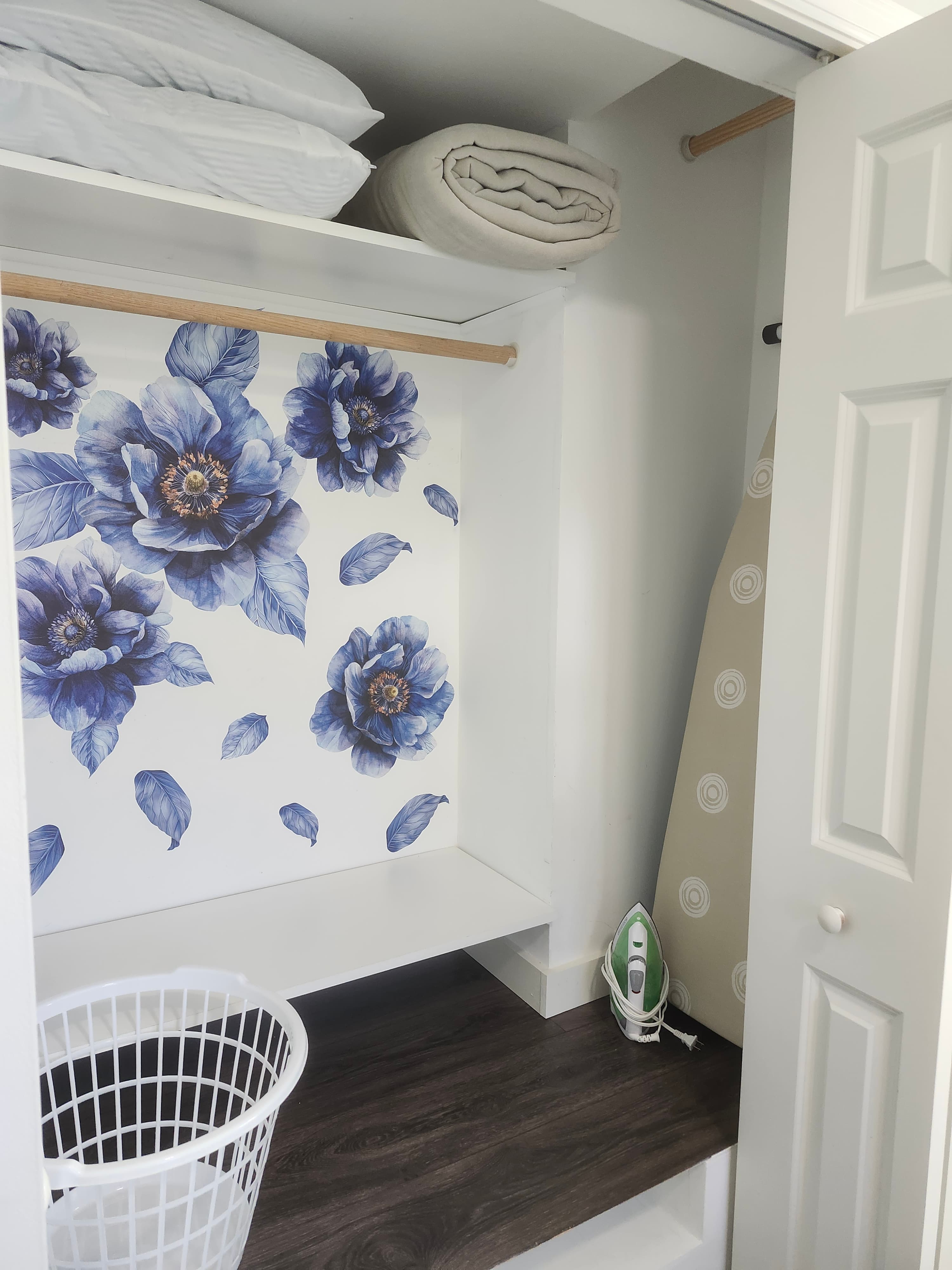 Iron & ironing board
