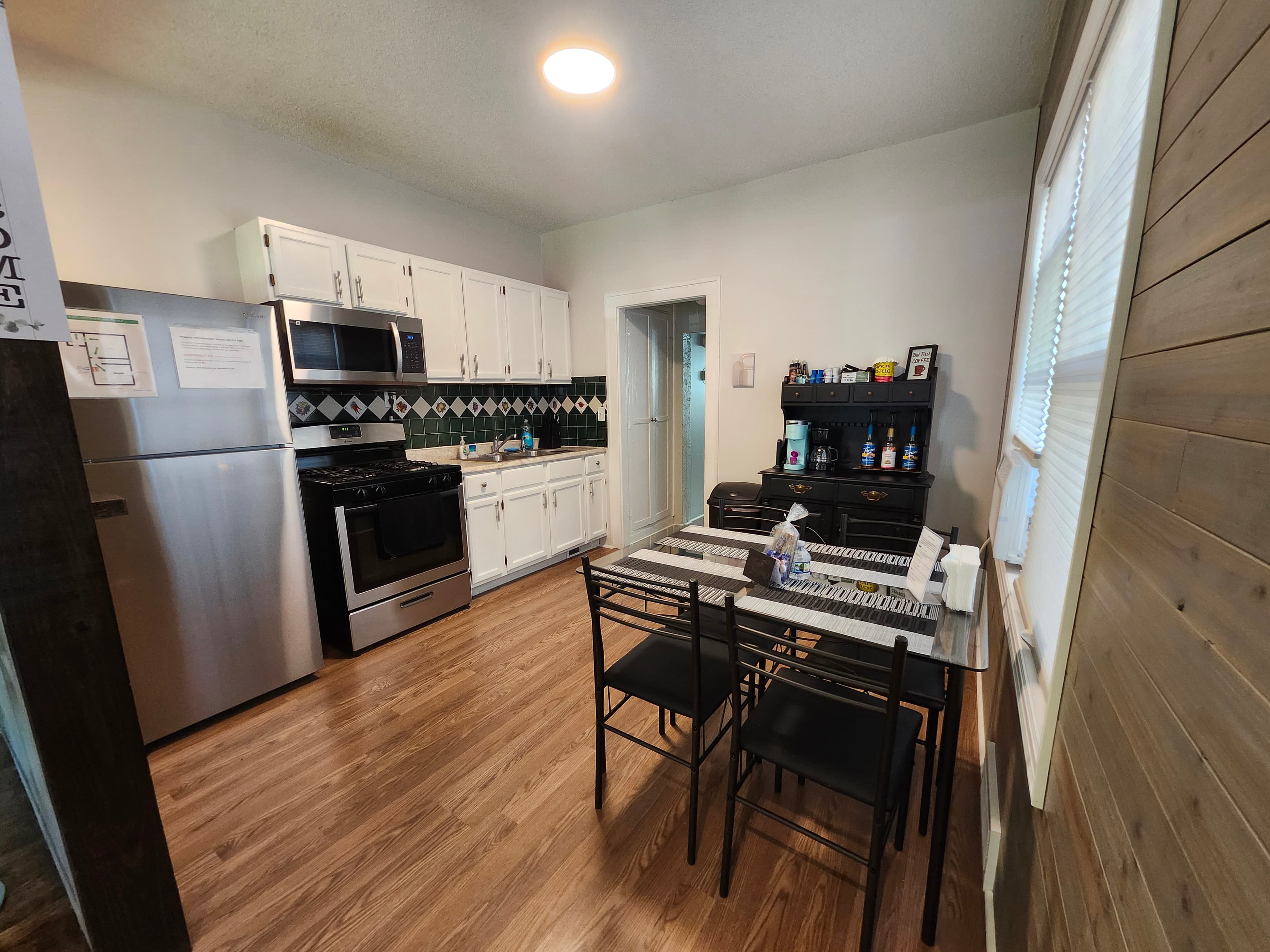 Full kitchen