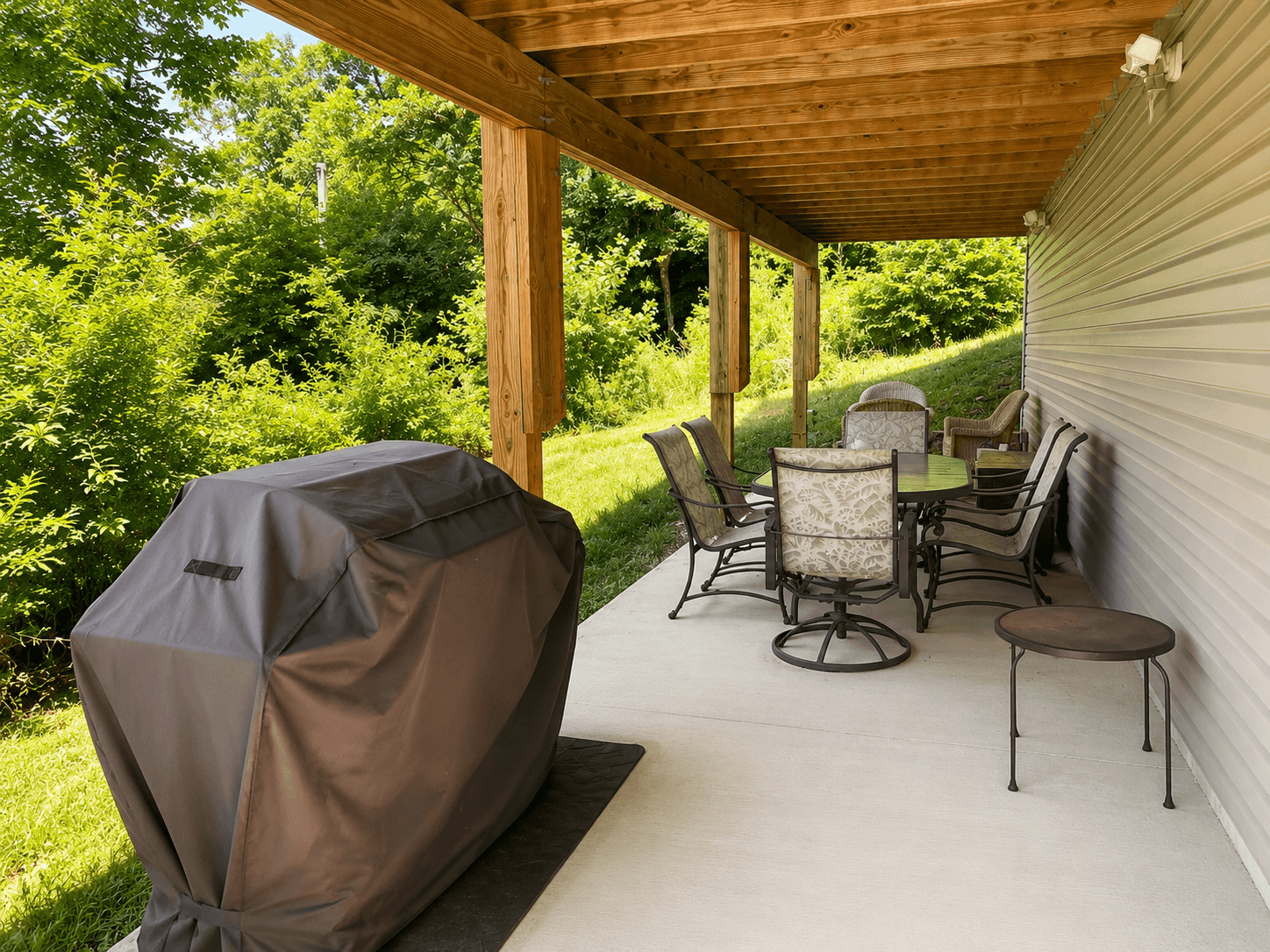 Lower patio area