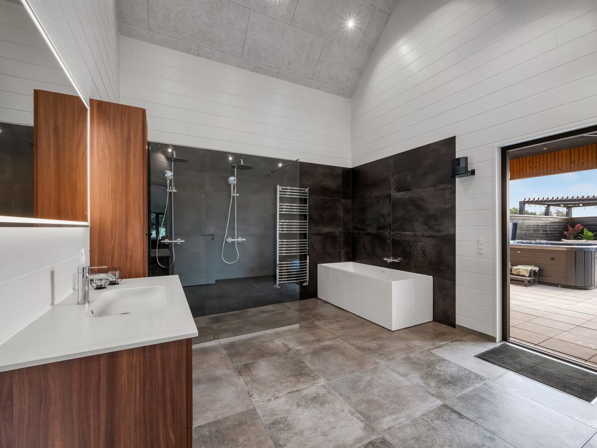 Bathroom / Wellness