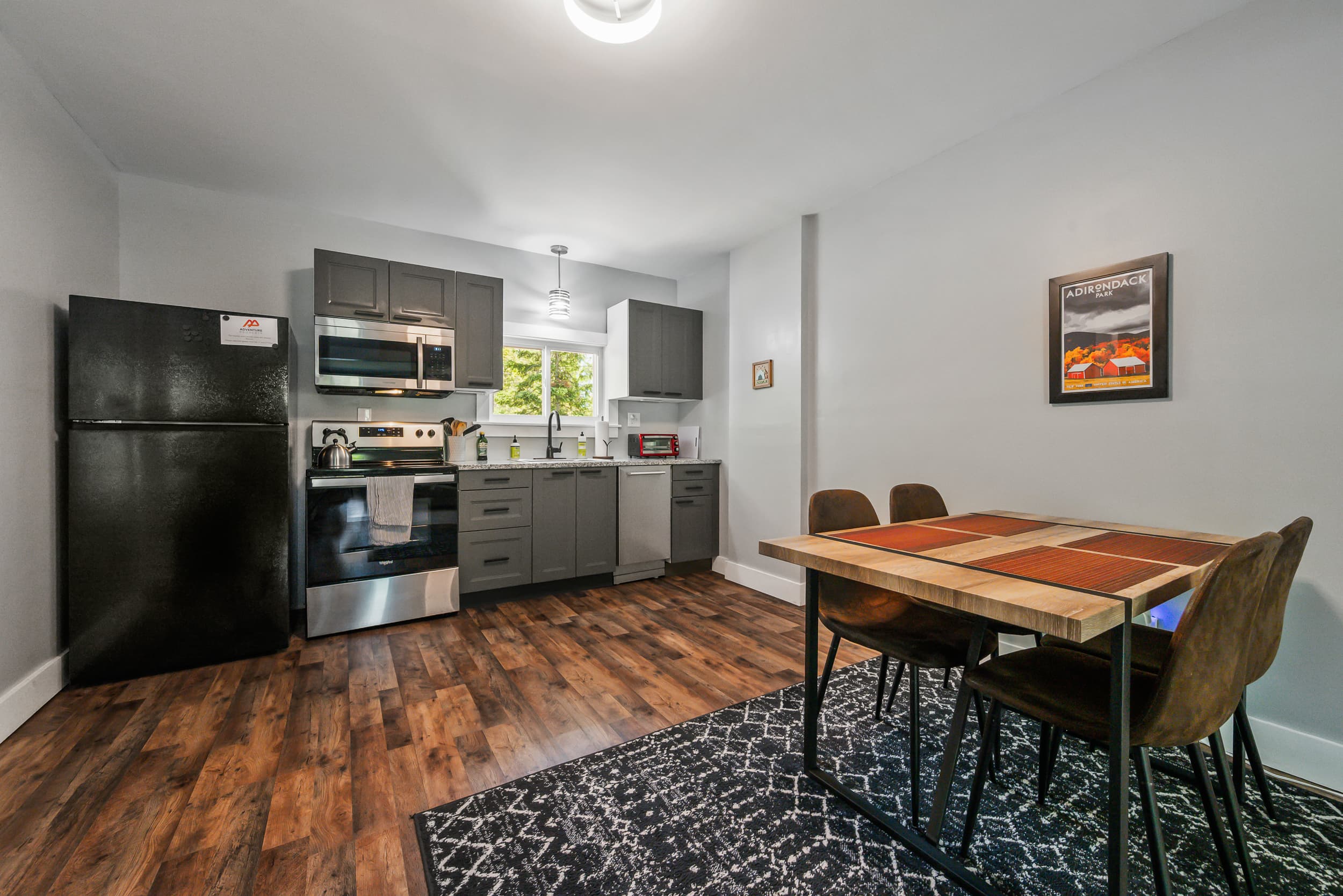 A fully equipped kitchen.