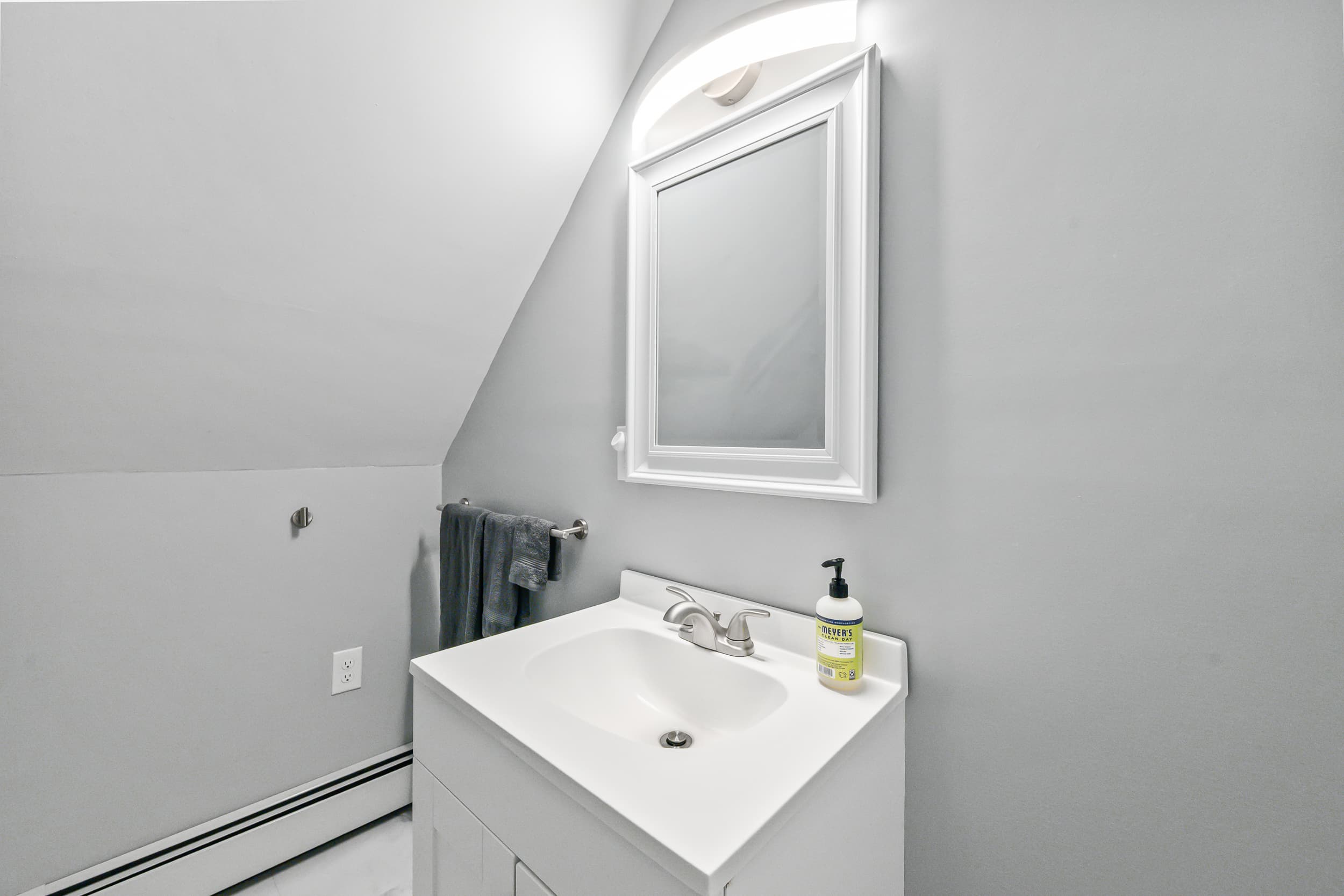 A fully equipped bathroom.