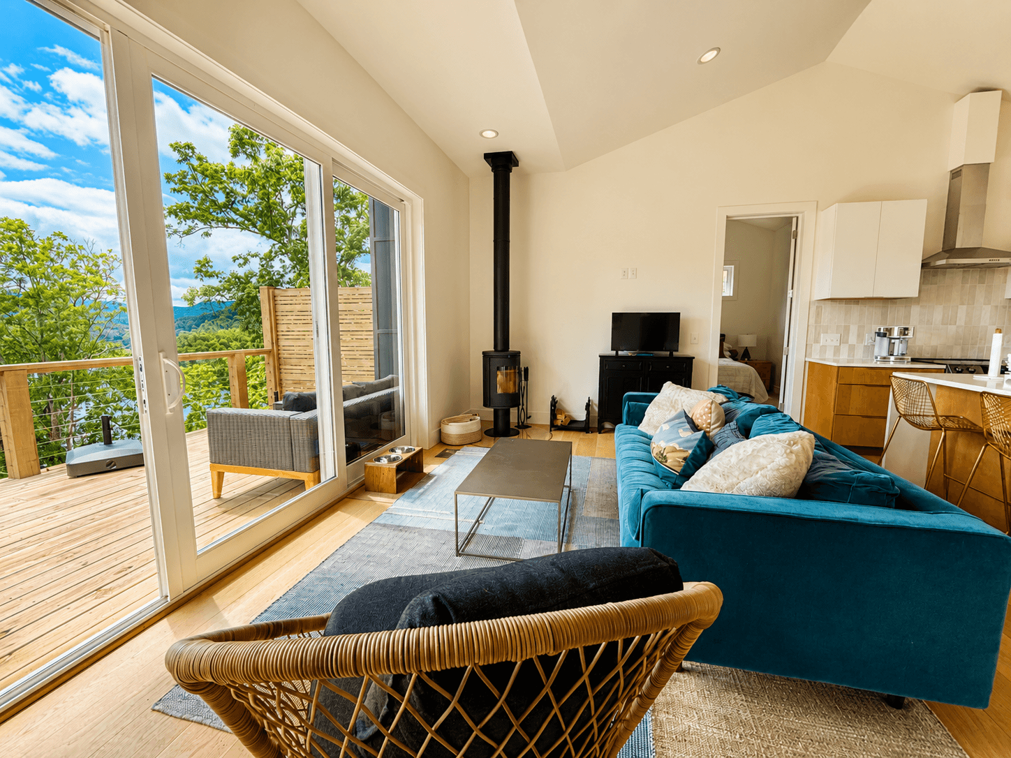 Where lake views become the backdrop to every moment.
Gather around the fireplace, curl up on the sofa, or slide open the doors and let the mountain air in. At Hidden Point House, the view is always part of the experience.